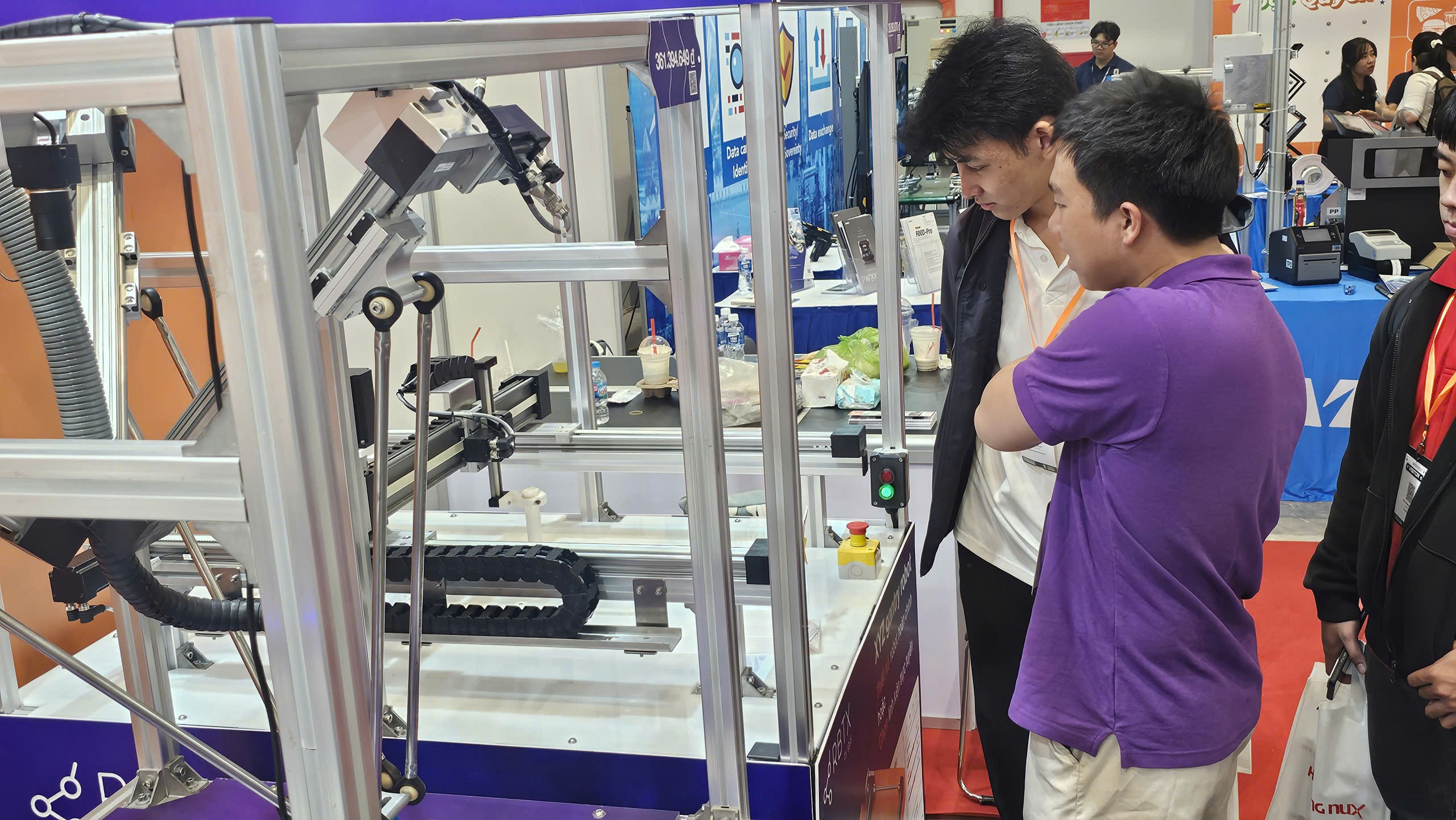 Từ điện toán đám mây, AI đến robot 100% nhựa, doanh nghiệp tìm lời giải tăng năng suất - Ảnh 6.