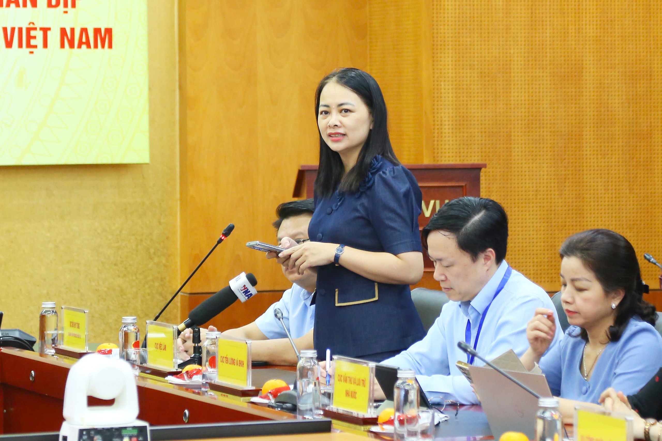 Bộ Nội vụ nói về đề xuất bổ sung ngày nghỉ lễ trong Bộ luật Lao động - Ảnh 2.