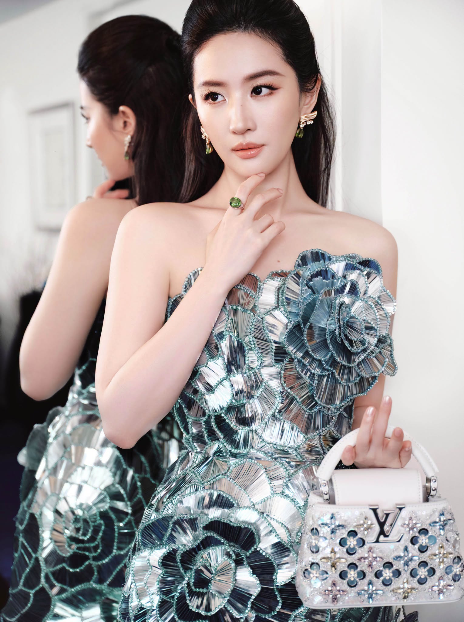 'Tiểu Lưu Diệc Phi' ảnh hưởng thế nào đến sự nghiệp của Lưu Thi Thi và Lưu Diệc Phi? - Ảnh 2.