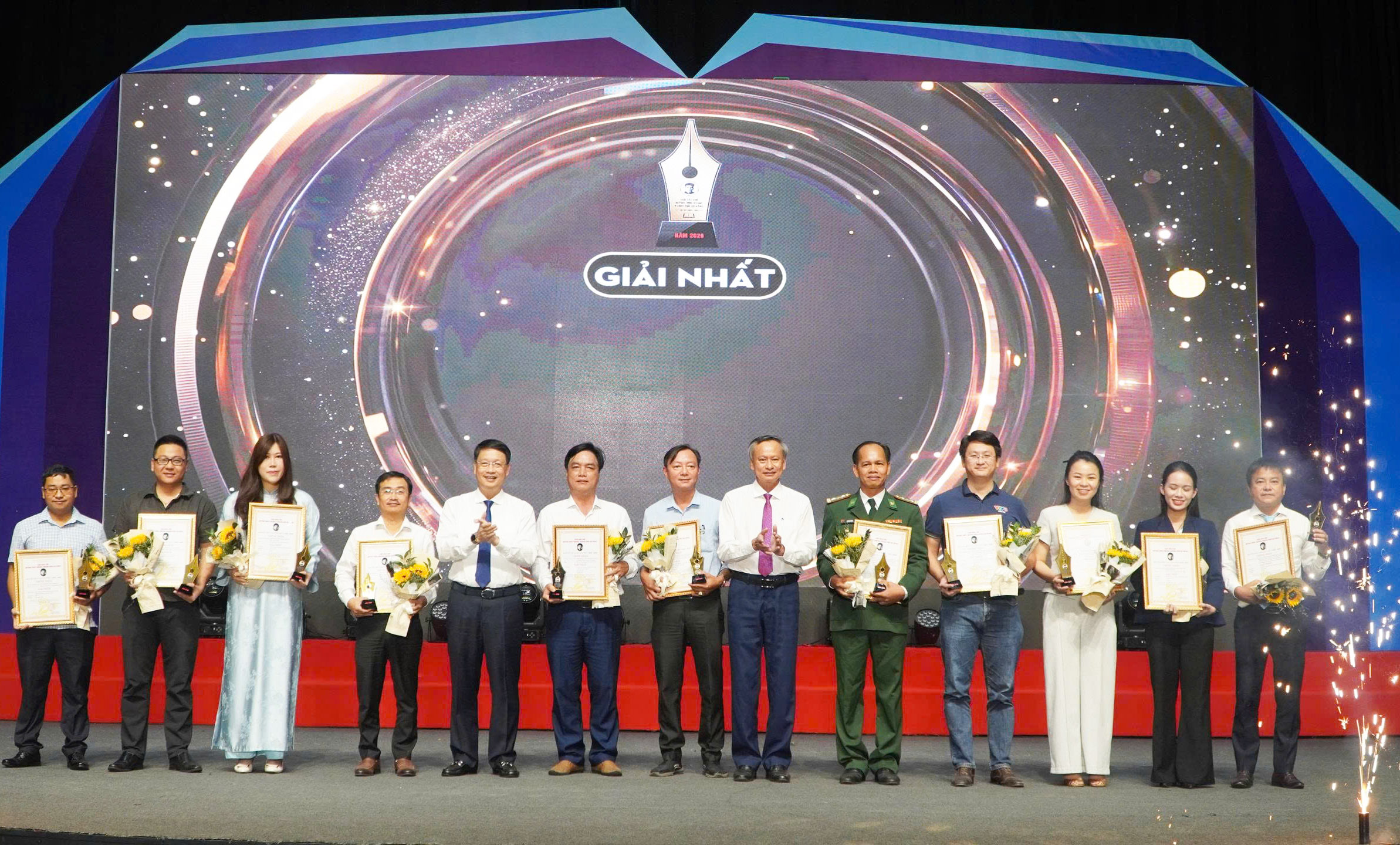 Báo Tuổi Trẻ đoạt 2 giải nhì, 1 giải ba, 1 khuyến khích Giải báo chí Huỳnh Thúc Kháng, thành phố Đà Nẵng - Ảnh 5.