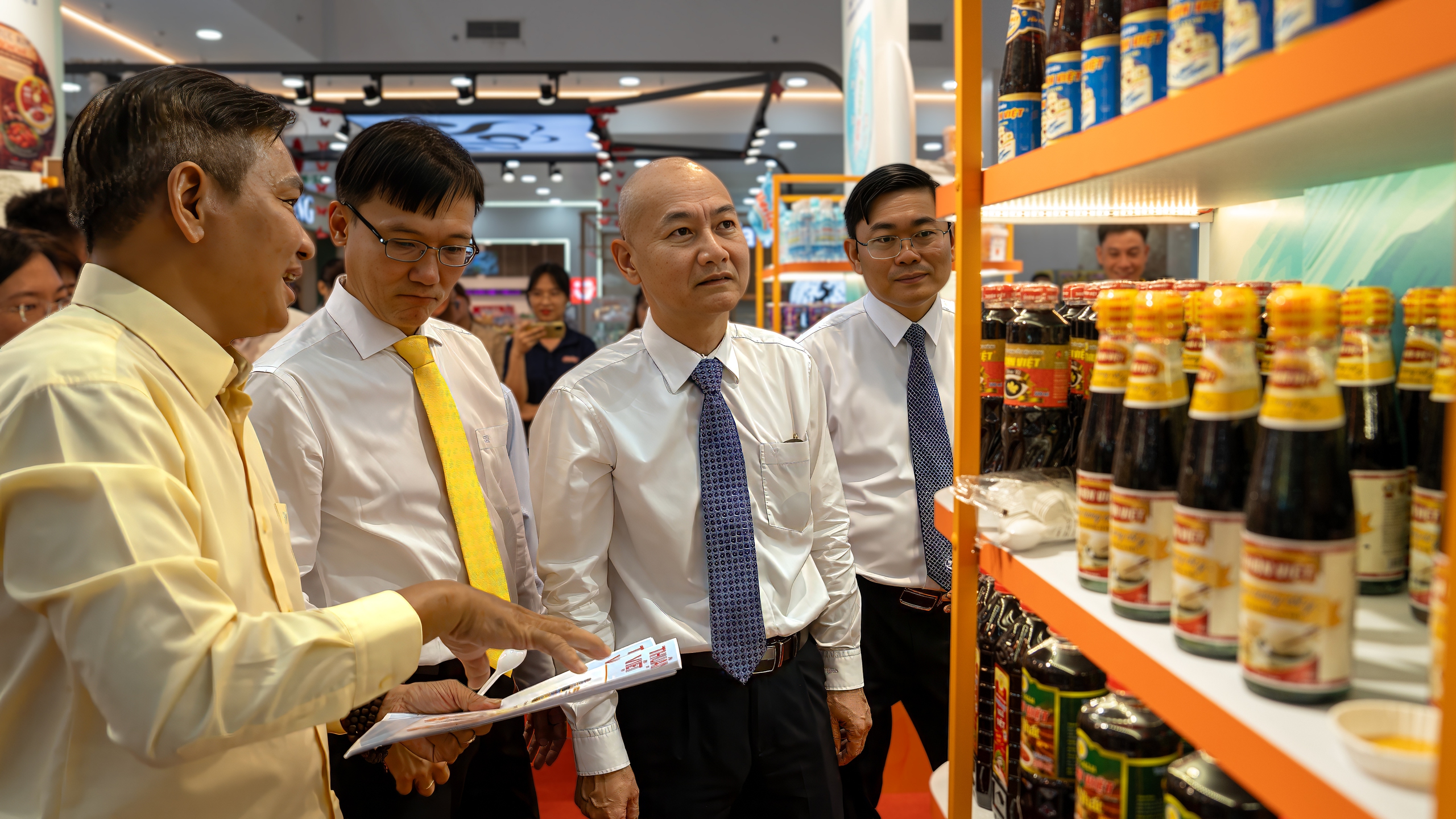 Doanh nghiệp Việt khai thác cơ hội từ sức mua trong nước năm 2026 - Ảnh 1. Doanh nghiệp Việt khai thác cơ hội từ sức mua trong nước năm 2026 - Ảnh 1.