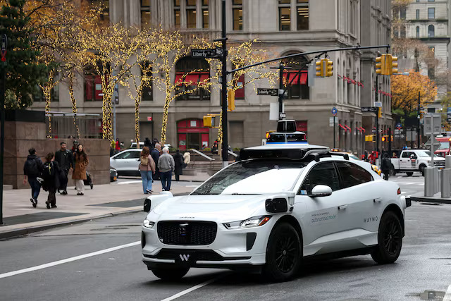 Waymo to recall over 3,800 robotaxis over risk of entering closed construction zones, NHTSA says- Ảnh 1.