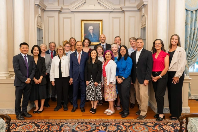 Jennifer Wicks sworn in as 1st female US ambassador to Vietnam- Ảnh 1.