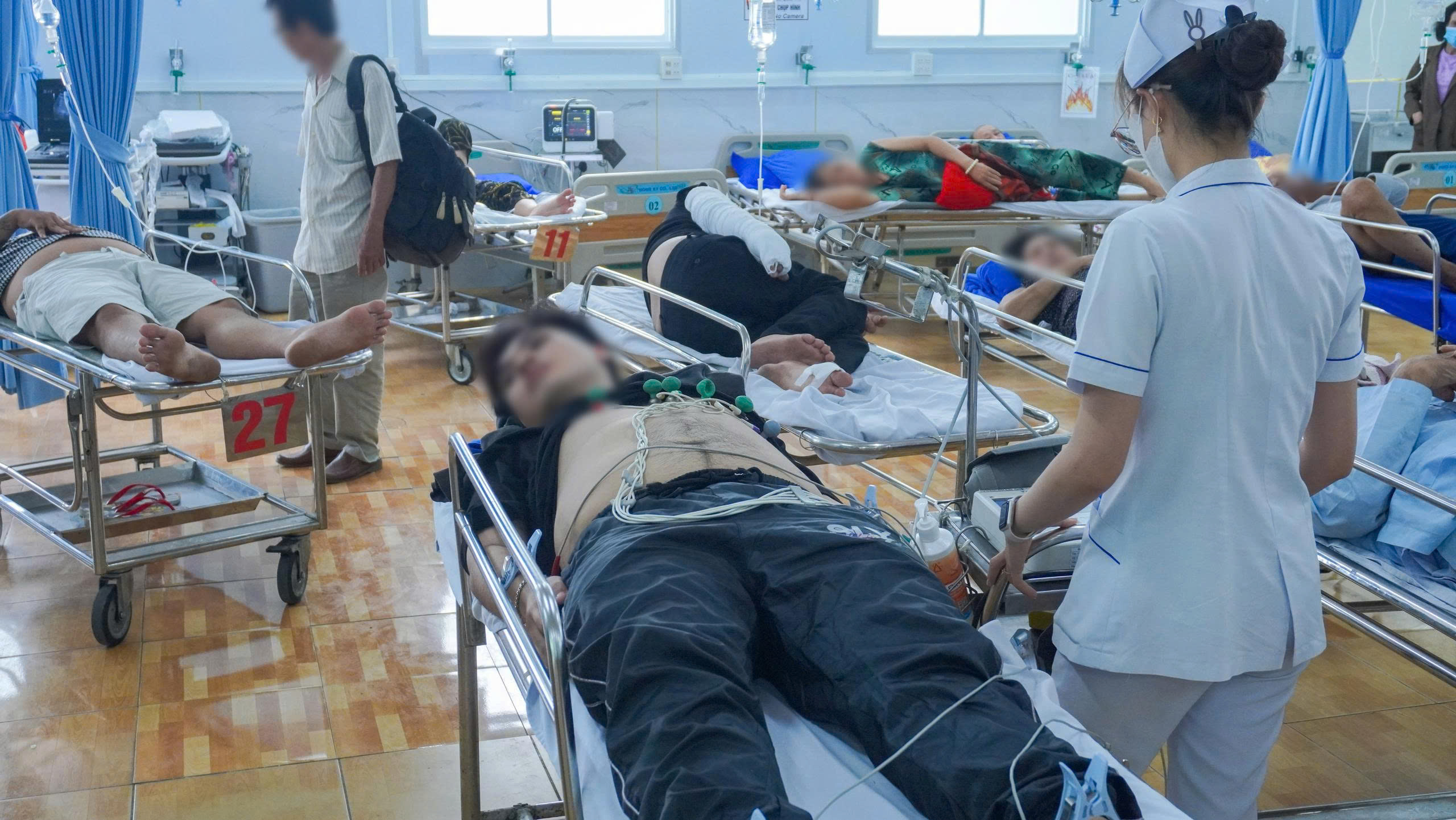 Số ca ngộ độc thực phẩm sau khi ăn bánh mì tại Đồng Tháp tăng lên 232 ca - Ảnh 1.
