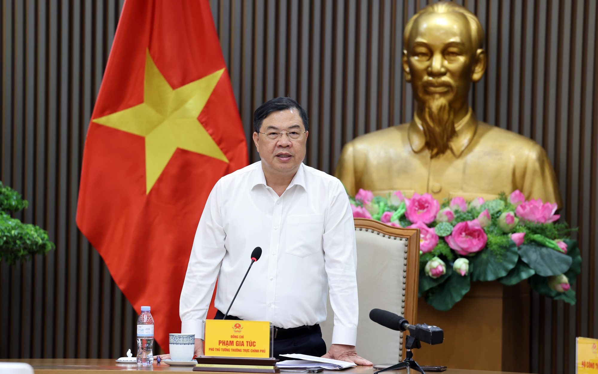 Phó thủ tướng Phạm Gia Túc: Dùng xăng sinh học, đảm bảo quyền lợi người dùng là quan trọng nhất - Ảnh 1.