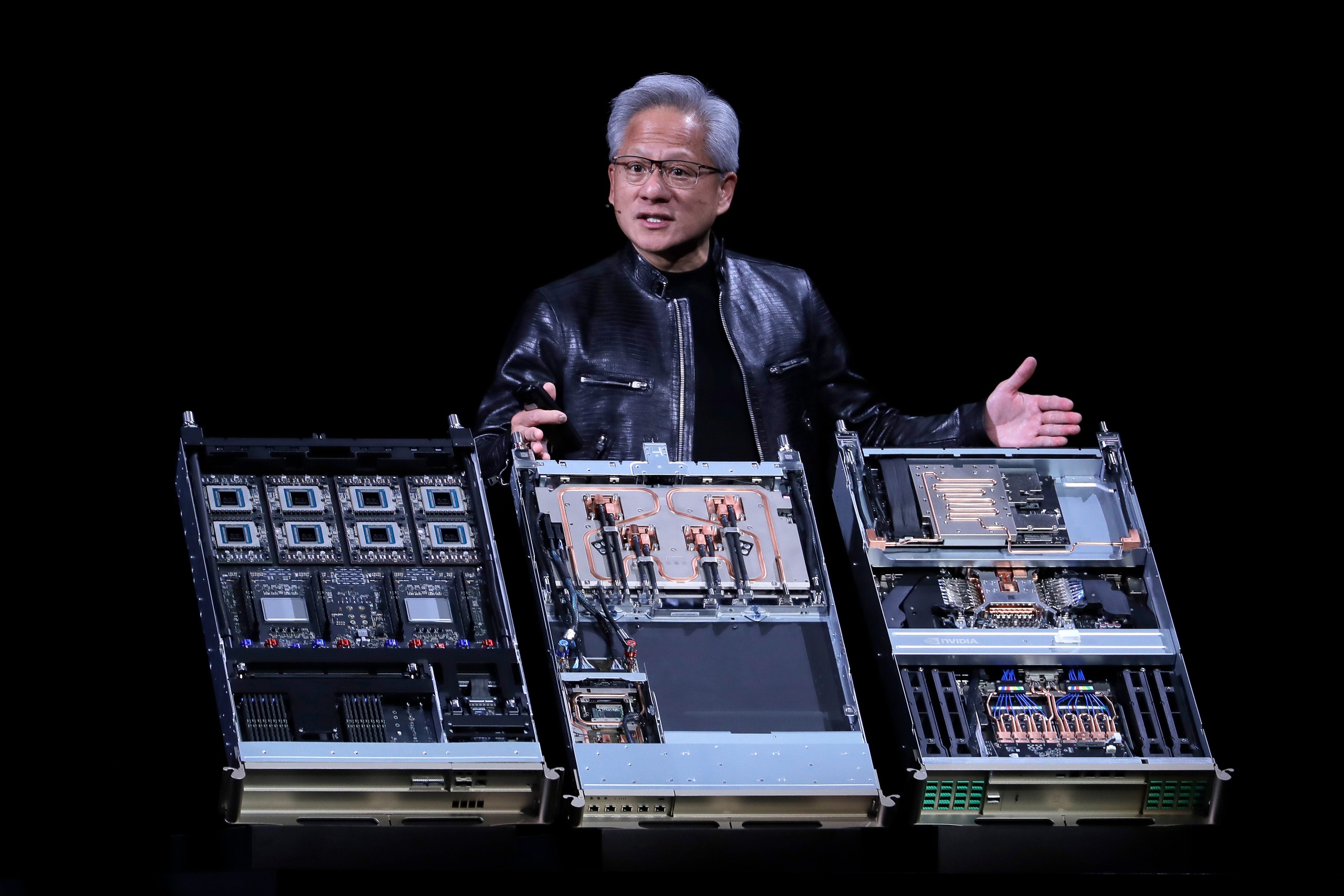 Apple vượt Nvidia, trở lại 'ngôi vương' vốn hóa thị trường - Ảnh 2.