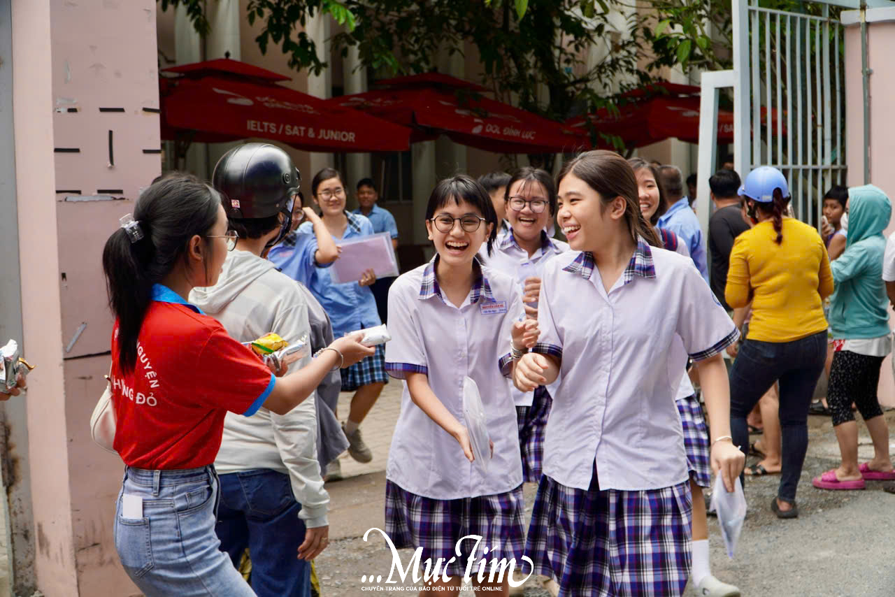 Tuyển sinh lớp 10 TP.HCM: Thí sinh nhận xét đề toán dễ hơn năm trước, nhưng phần hình học khó- Ảnh 3.