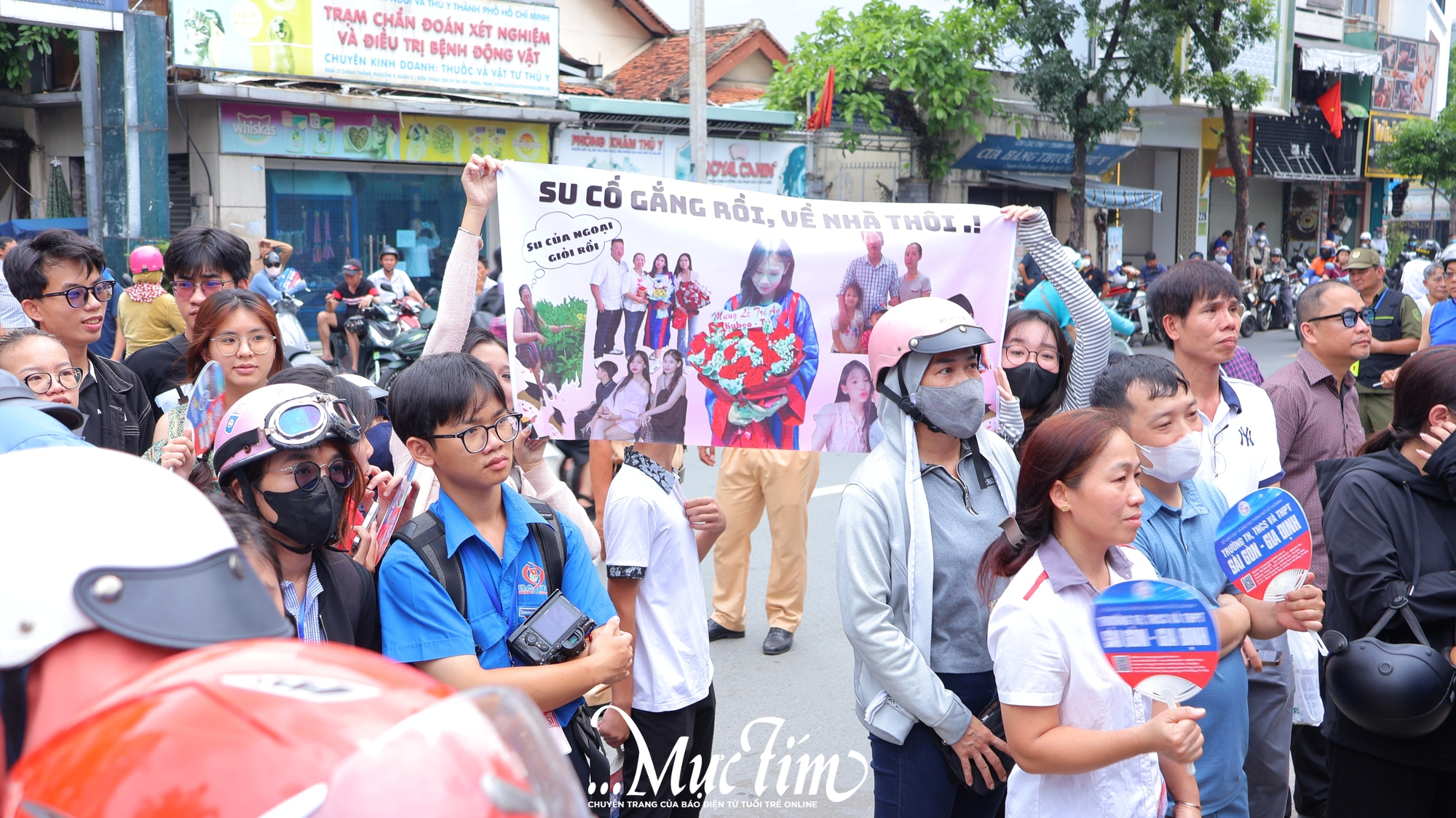Tuyển sinh lớp 10 TP.HCM: Thí sinh nhận xét đề toán dễ hơn năm trước, nhưng phần hình học khó- Ảnh 7.