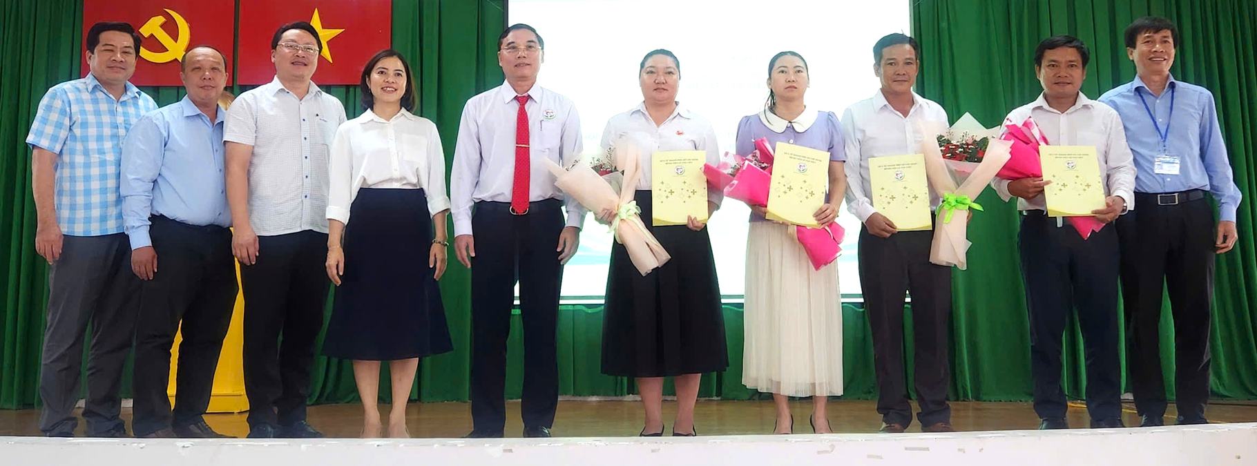 Bệnh viện Lê Văn Việt 'tiếp sức' 4 trạm y tế phường, giảm cảnh người dân đi xa khám bệnh - Ảnh 1.