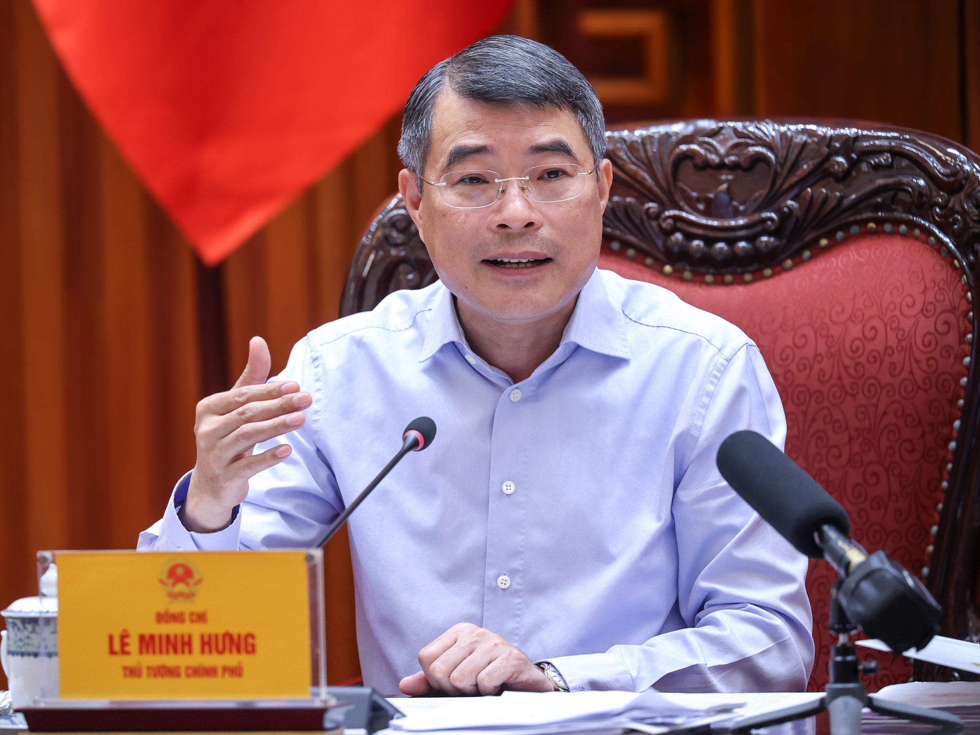 Thủ tướng: Cần có cơ chế, chính sách mạnh thu hút nhà đầu tư vào Trung tâm tài chính quốc tế - Ảnh 1.