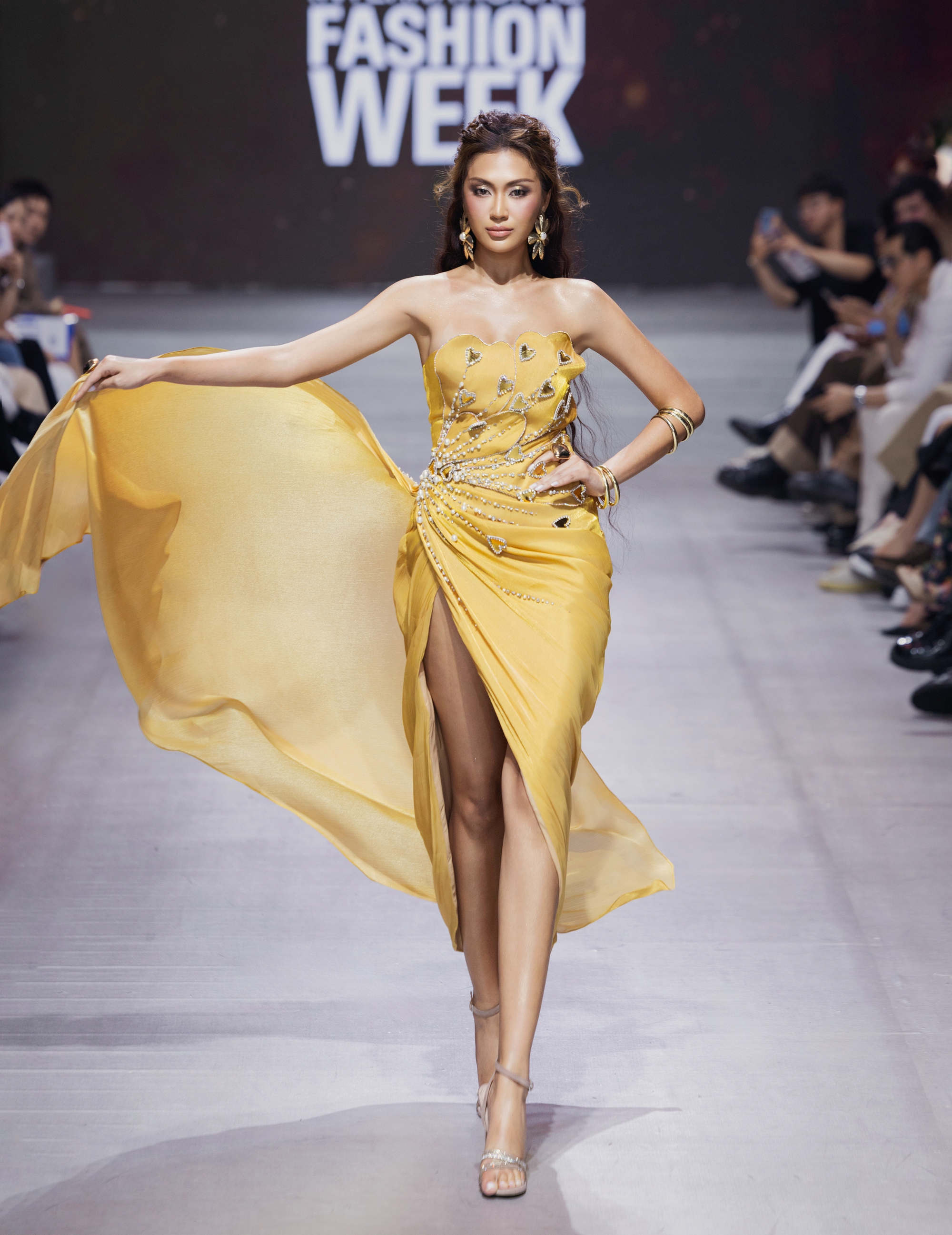 H’Hen Niê diễn kết màn show ‘trái tim vàng’ của Thảo Nguyễn - Ảnh 5.