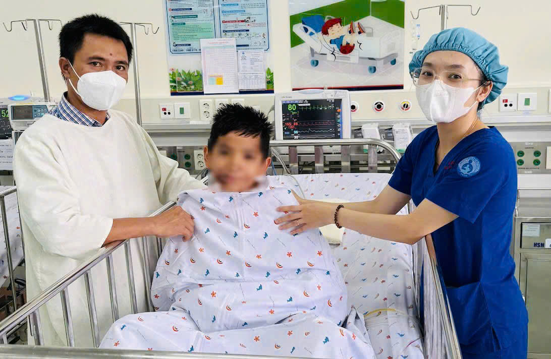 Giám đốc Sở Y tế TP.HCM: Xúc động khi bé trai bị tai nạn giao thông nguy kịch được cứu sống - Ảnh 1.