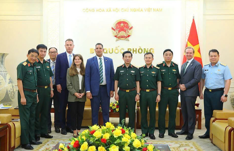 Cô gái Thụy Điển thực tập làm ngoại giao ở Hà Nội - Ảnh 1.
