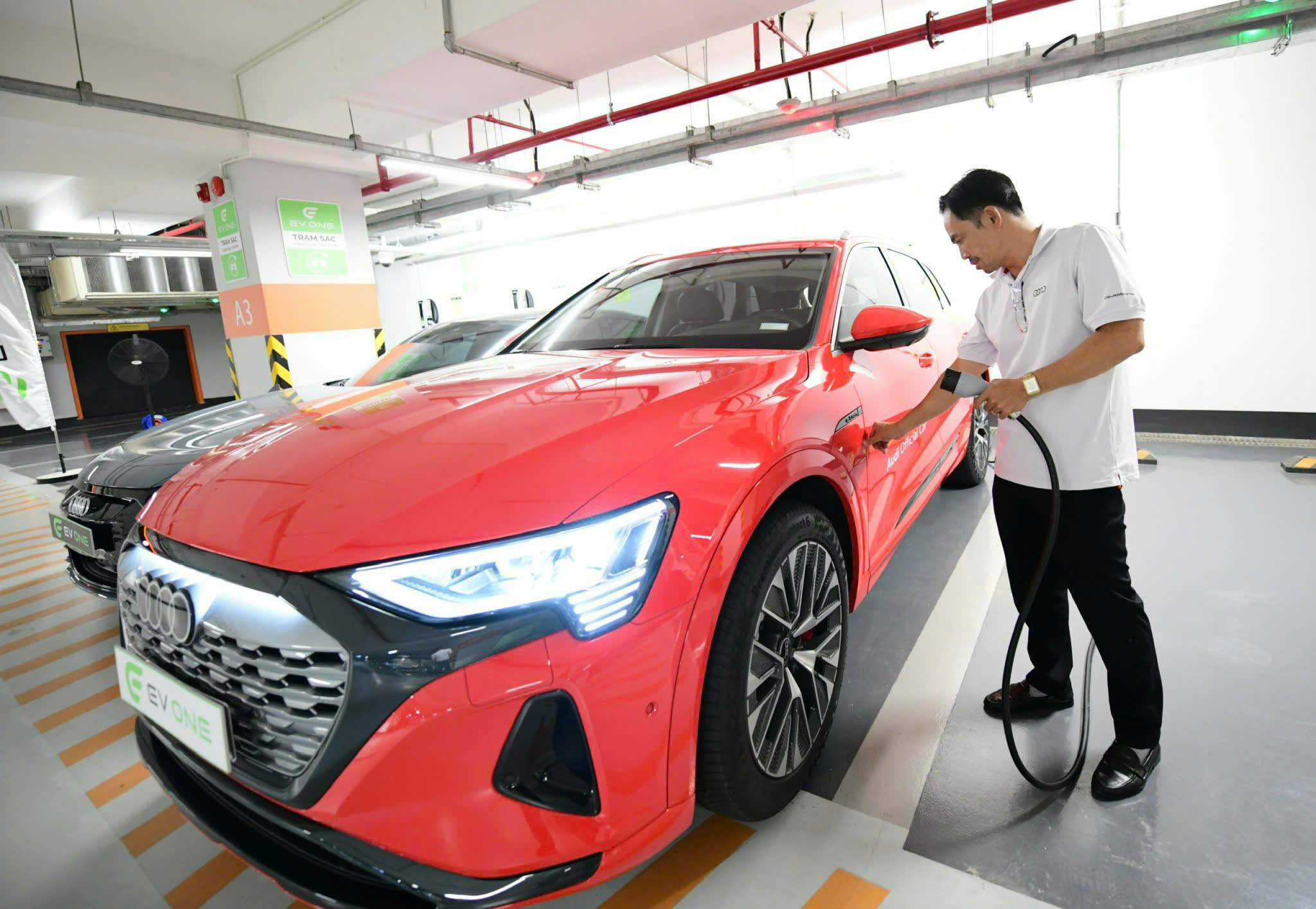 Đua gom trạm sạc lên app chung - Ảnh 1.
