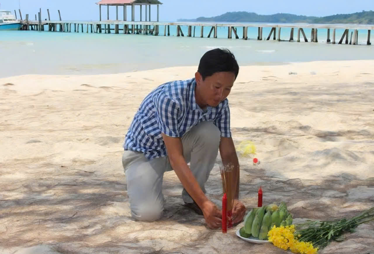 Chuyện chưa kể sau trang báo - Kỳ 2: Ra đảo Koh Tang tìm dấu 500 đồng bào bị thảm sát - Ảnh 1.