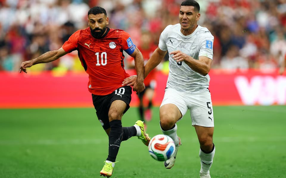 Mbappe scores twice as France beat Iraq at World Cup after two-hour storm delay - Ảnh 1.