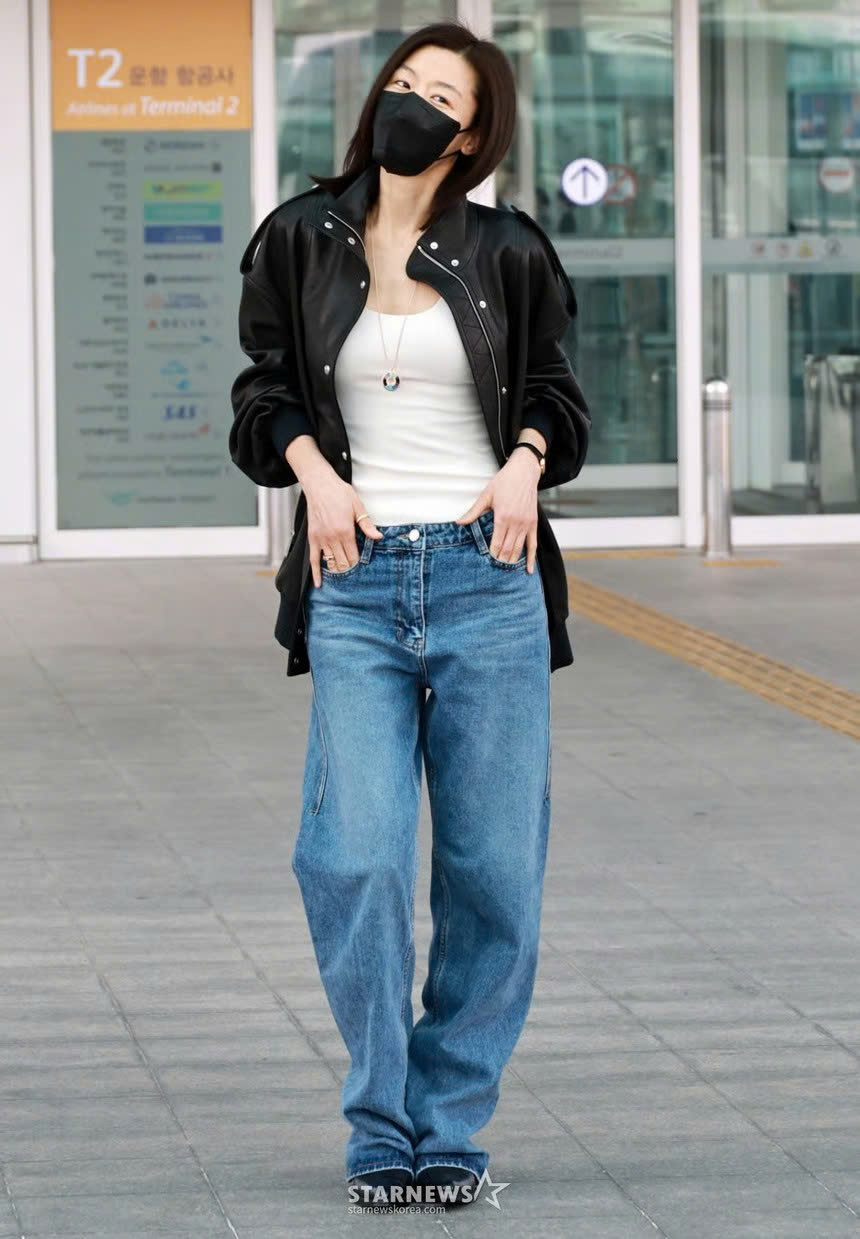 Khí chất sang trọng của 'mợ chảnh' Jun Ji Hyun - Ảnh 4.