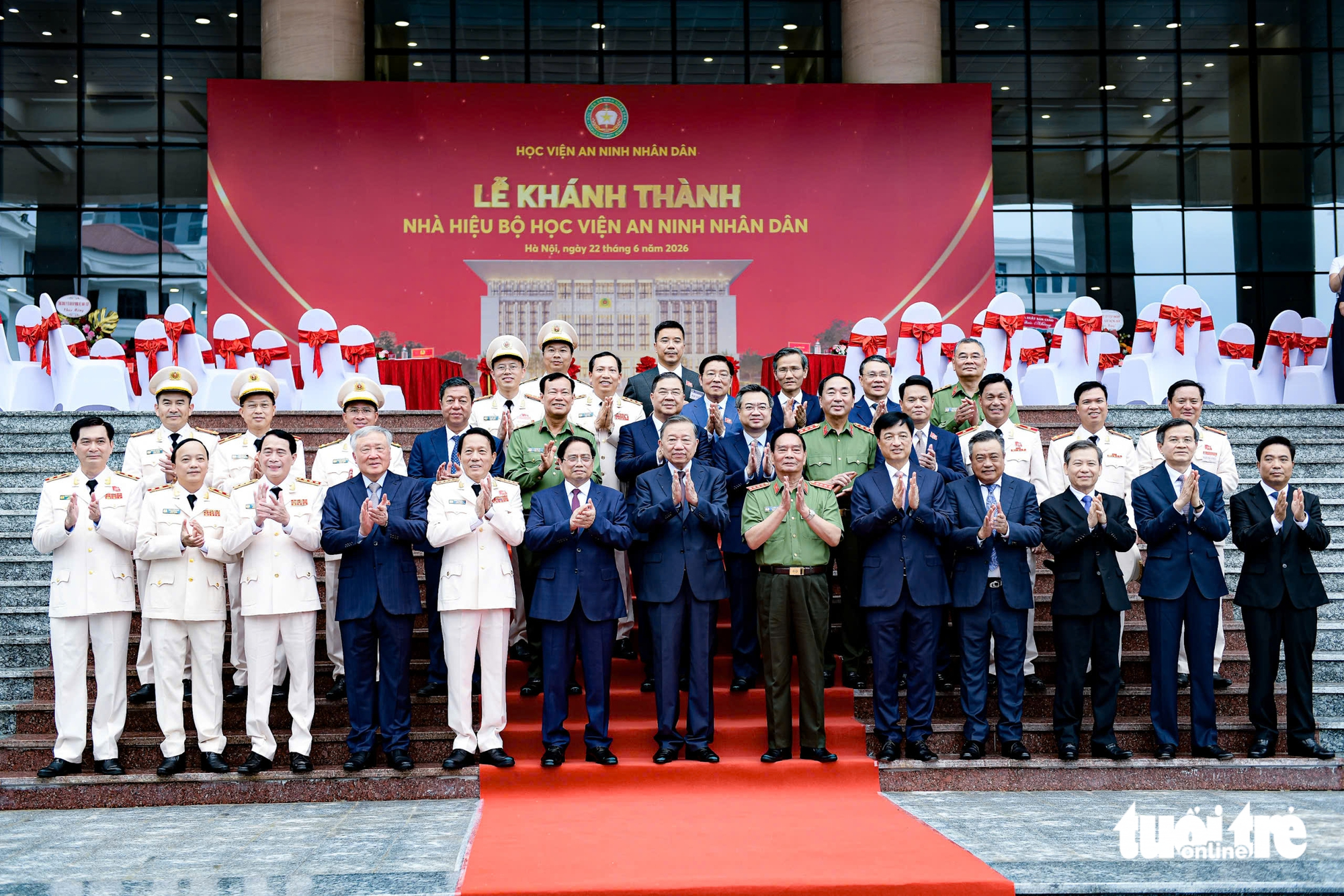 Tổng Bí thư, Chủ tịch nước Tô Lâm và nhiều Ủy viên Bộ Chính trị dự kỷ niệm 80 năm thành lập trường đào tạo công an đầu tiên - Ảnh 8.