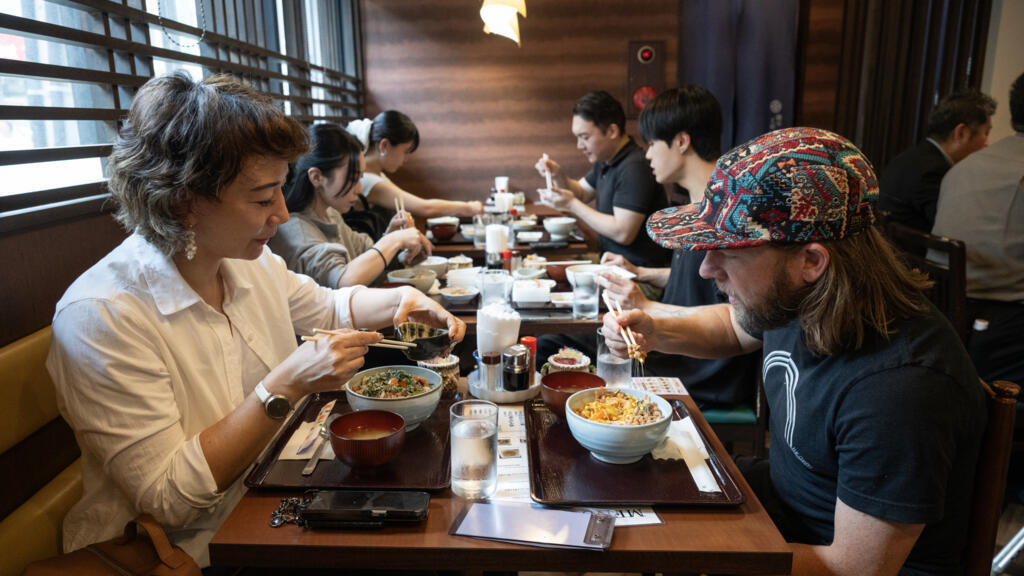 Slimy beans: Japanese natto disgusts and delights the world- Ảnh 1. Slimy beans: Japanese natto disgusts and delights the world- Ảnh 1.