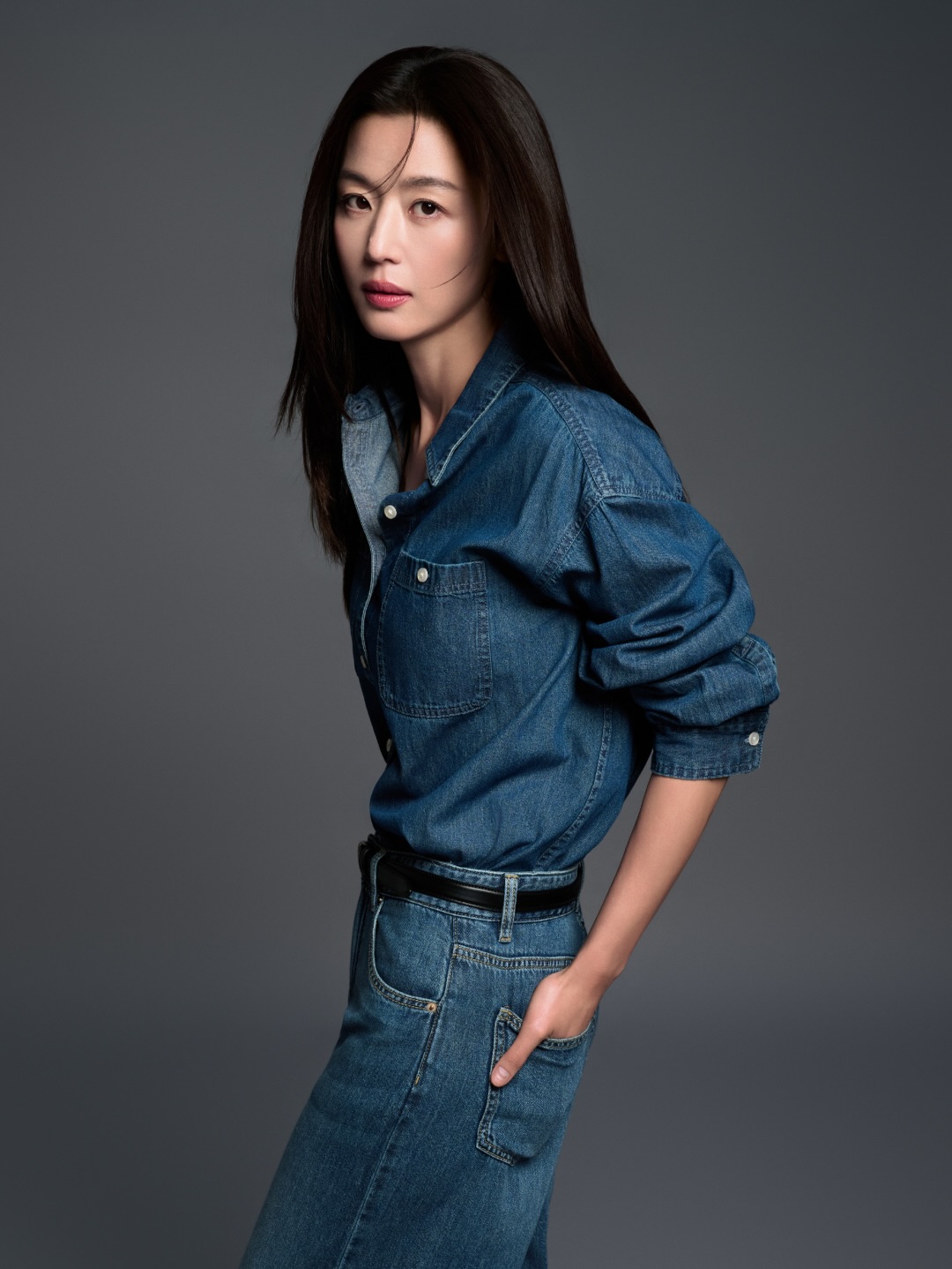 Khí chất sang trọng của 'mợ chảnh' Jun Ji Hyun - Ảnh 2.