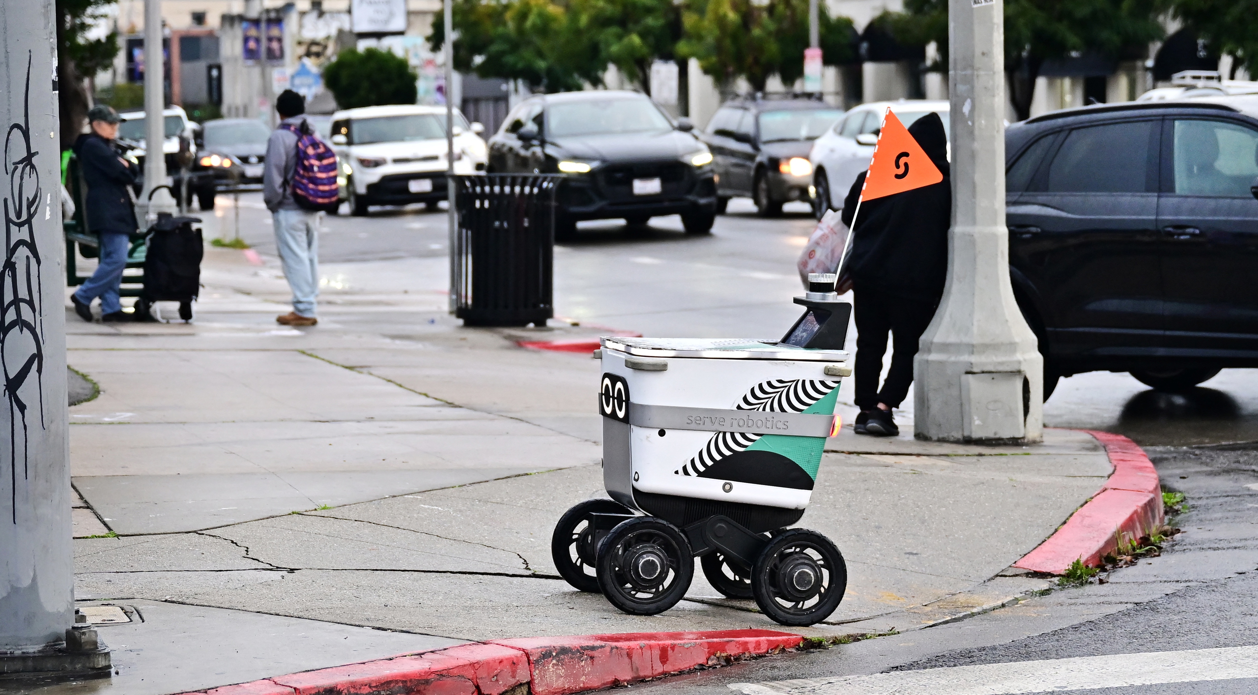 Robot giao hàng, con người làm gì? - Ảnh 1. Robot giao hàng, con người làm gì? - Ảnh 1.
