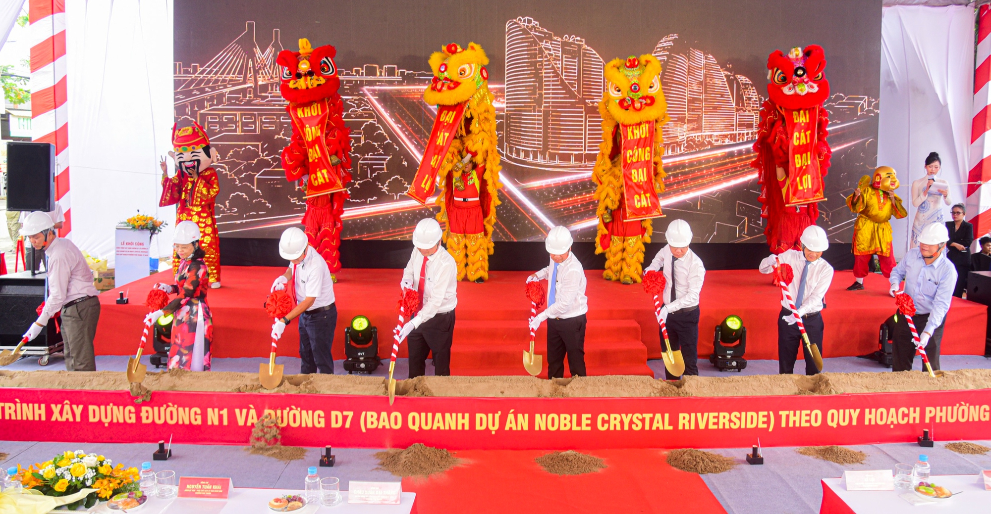Phường Phú Thuận, TP.HCM khởi công xây dựng 4 tuyến đường, cư dân sắp thoát cảnh chạy giữa dòng container - Ảnh 1.
