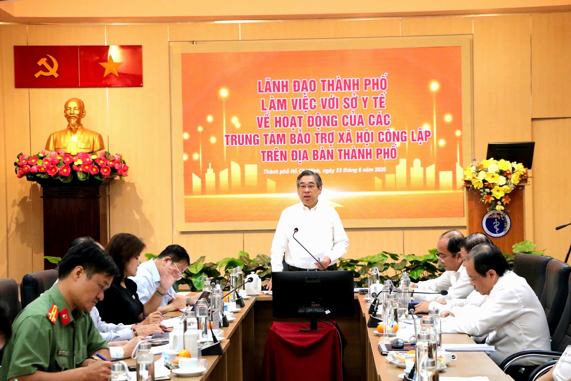 Phó bí thư Thành ủy TP.HCM Nguyễn Phước Lộc: Người yếu thế phải được chăm sóc toàn diện cả về y tế và an sinh xã hội - Ảnh 1.