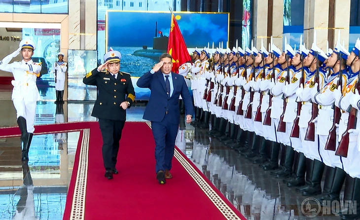 Vietnam, US pledge to deepen naval cooperation- Ảnh 1.