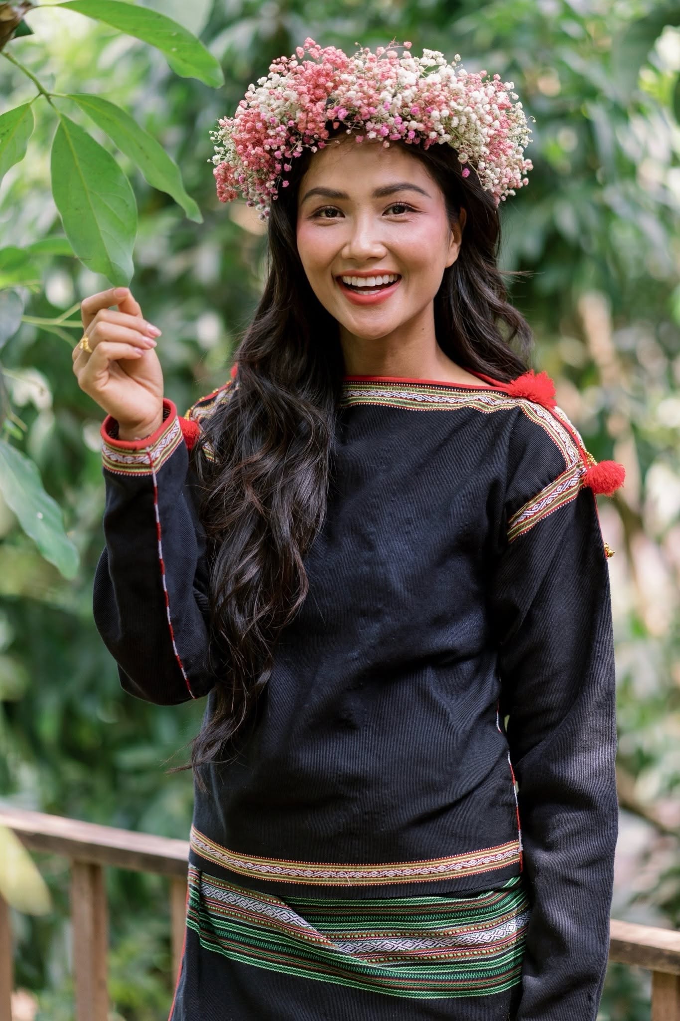 H'Hen Niê, Kiều Duy luôn biết ơn thành phố mang tên Bác - Ảnh 1.