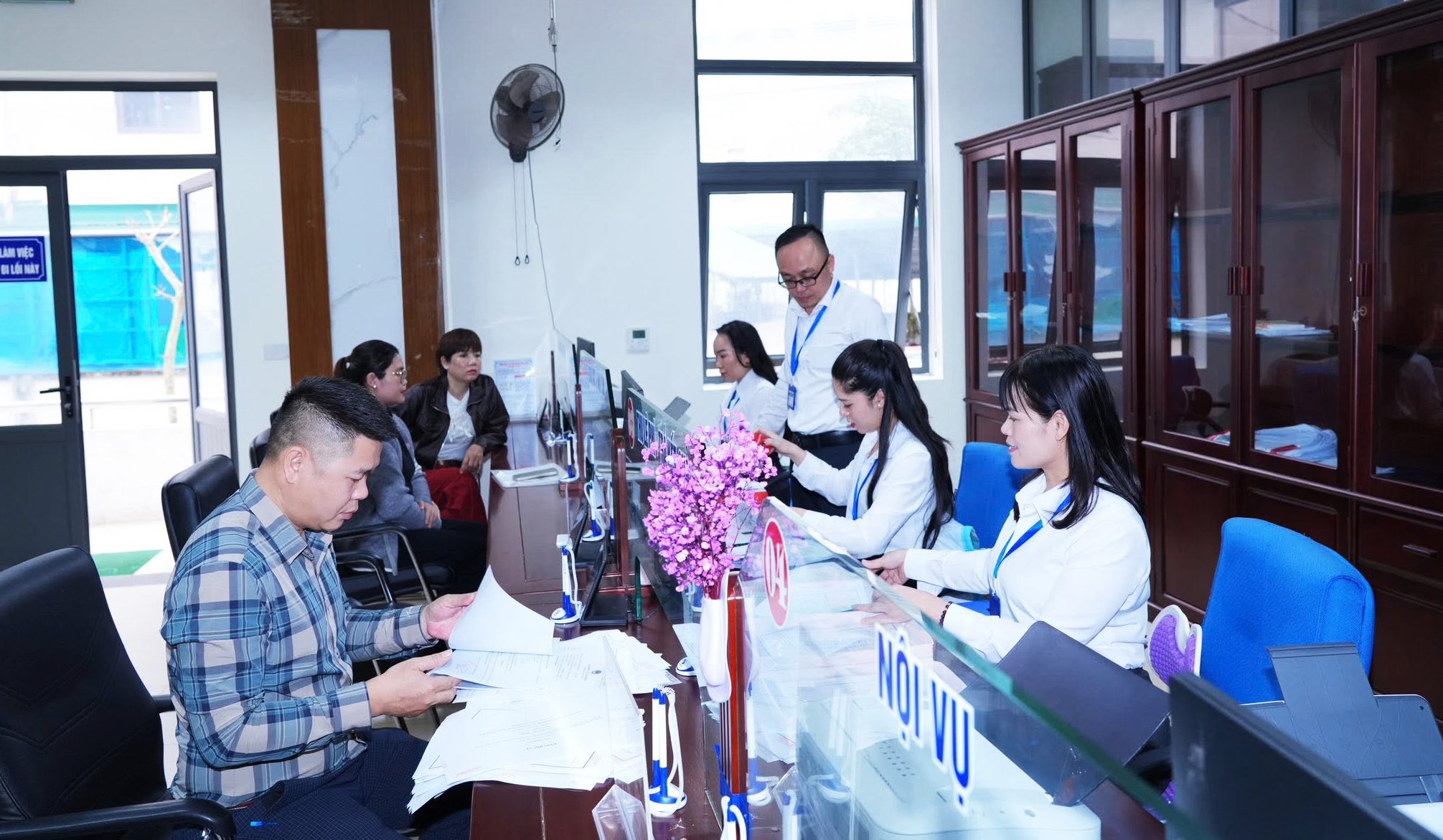 Nghệ An thí điểm 'chấm điểm' cán bộ bằng KPI từ ngày 1-7 - Ảnh 1.