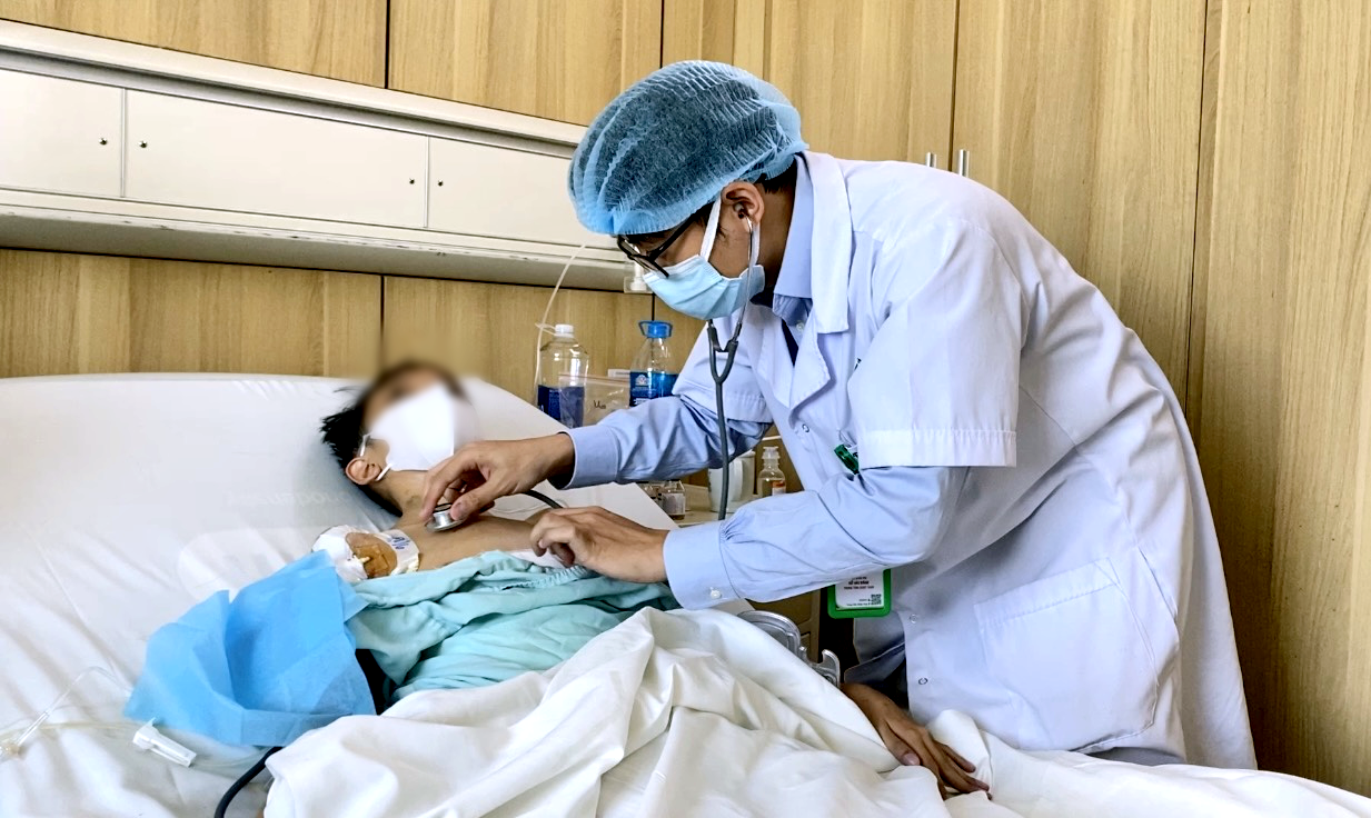 Mất 2 anh chị vì bệnh xơ gan, nam sinh 16 tuổi được hồi sinh nhờ ghép gan - Ảnh 2.