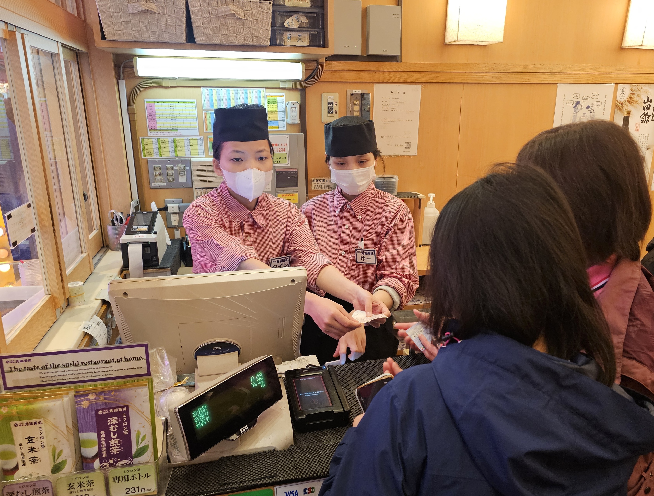 In Japan's restaurants, Vietnamese workers become a familiar presence- Ảnh 6.