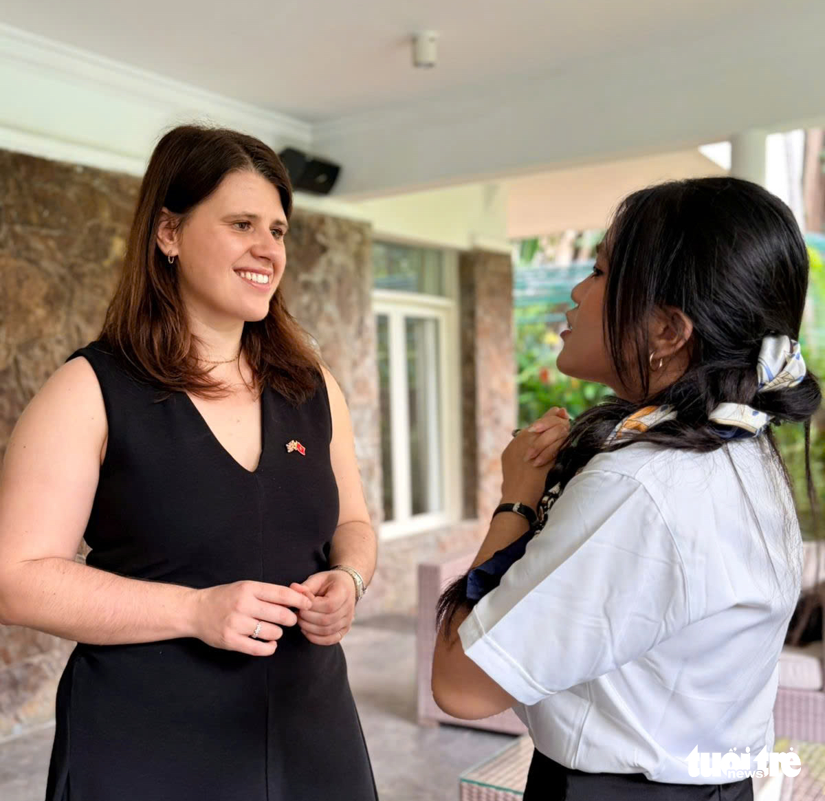 Female consuls general meet with Ho Chi Minh City students on International Day of Women in Diplomacy- Ảnh 4.