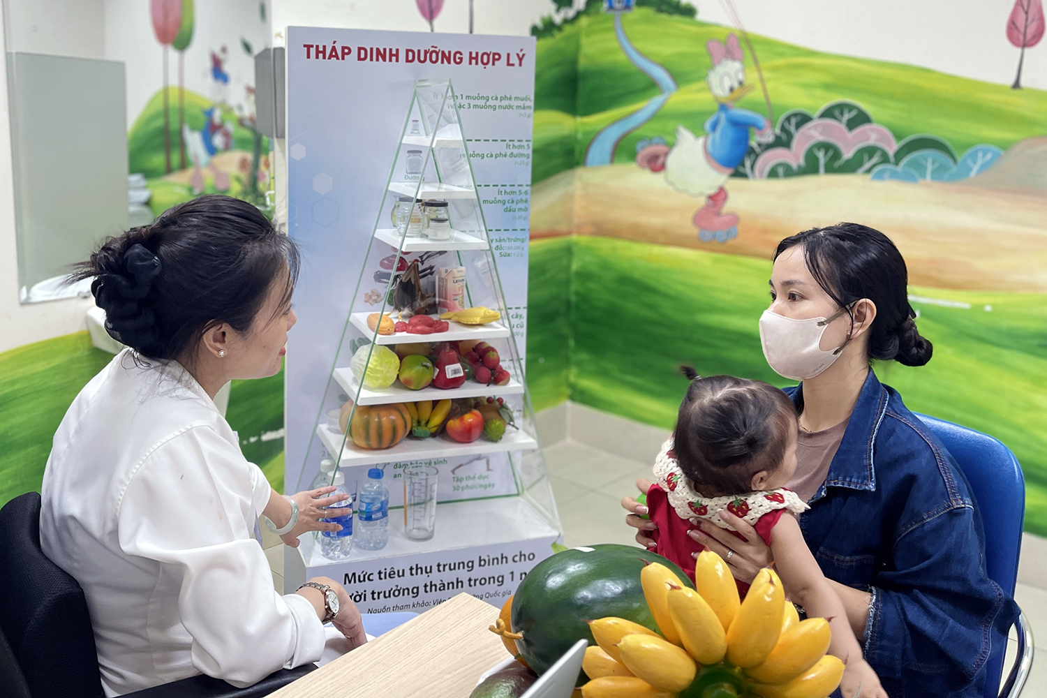 Khám định kỳ cho trẻ dưới 6 tuổi mỗi năm 1 lần: Trẻ sẽ được khám những gì? - Ảnh 1.