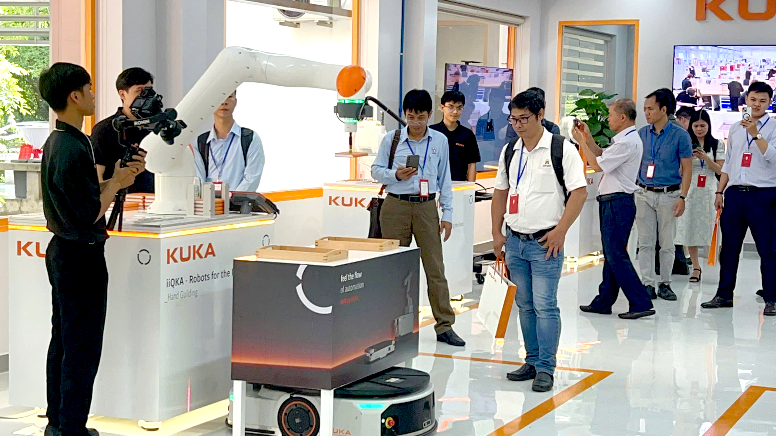 SHTP có trung tâm thực hành công nghệ tự động hóa 2.0 - Ảnh 1.