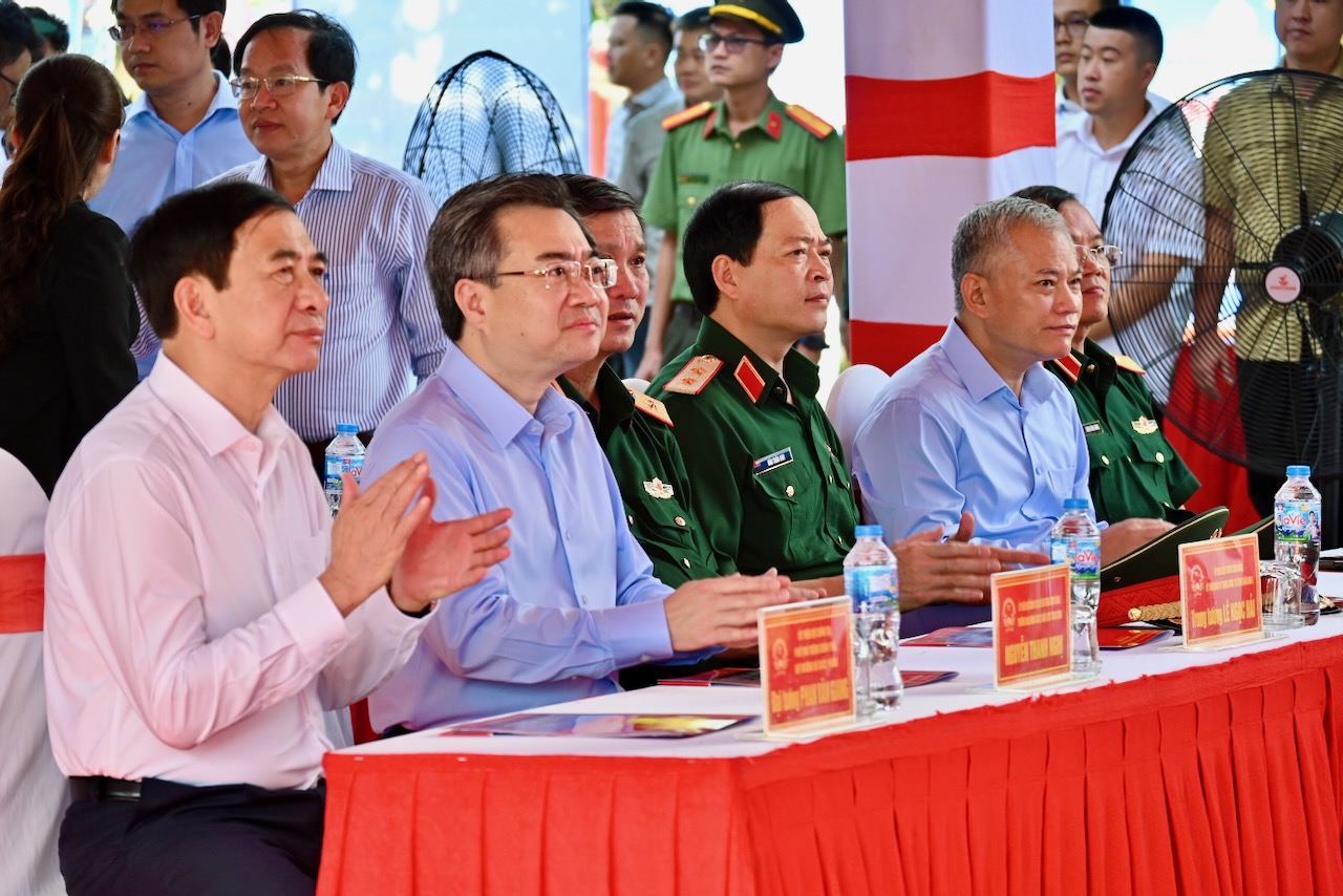 Khởi công 100 nhà cộng đồng tránh lũ tại Đắk Lắk - Ảnh 2.