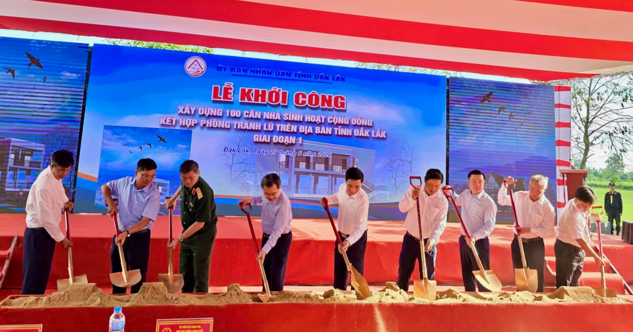 Khởi công 100 nhà cộng đồng tránh lũ tại Đắk Lắk - Ảnh 1.