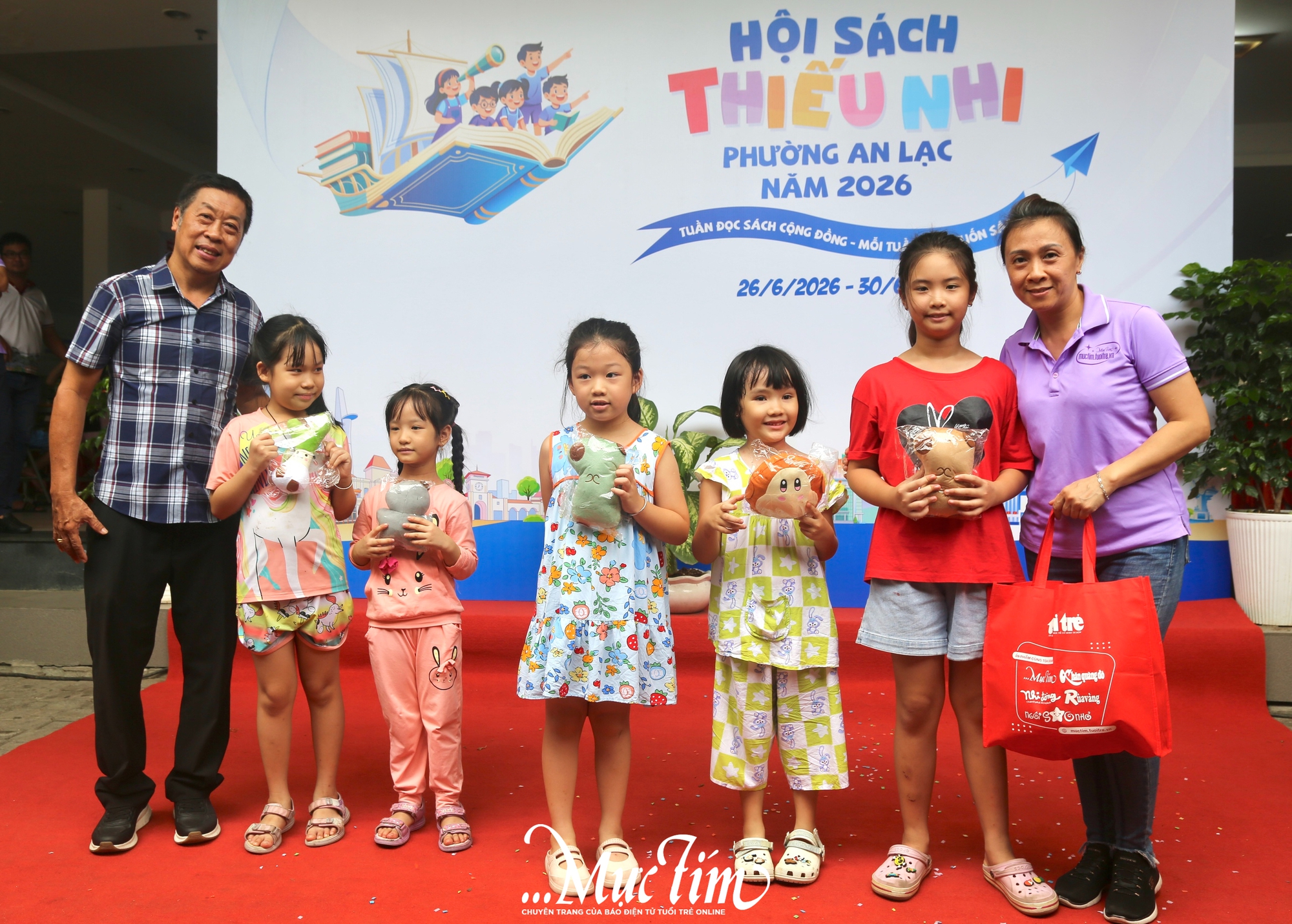 Khăn Quàng Đỏ giúp thiếu nhi học cách bảo vệ bản thân cùng "Em tự tin - Em an toàn" - Ảnh 1.