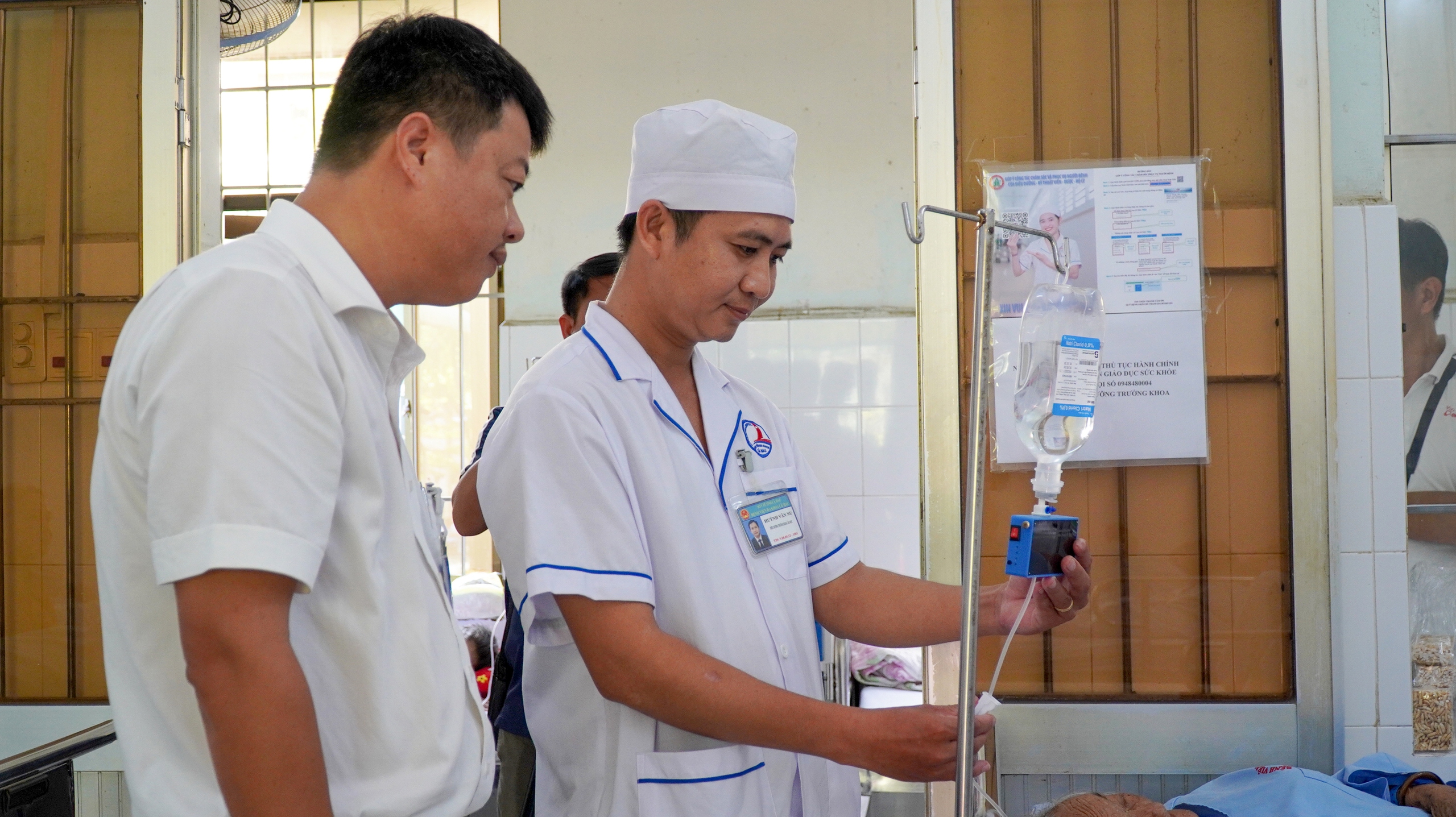 Sáng chế ra thiết bị 2 triệu đồng 'canh' dịch truyền thay con người - Ảnh 2.