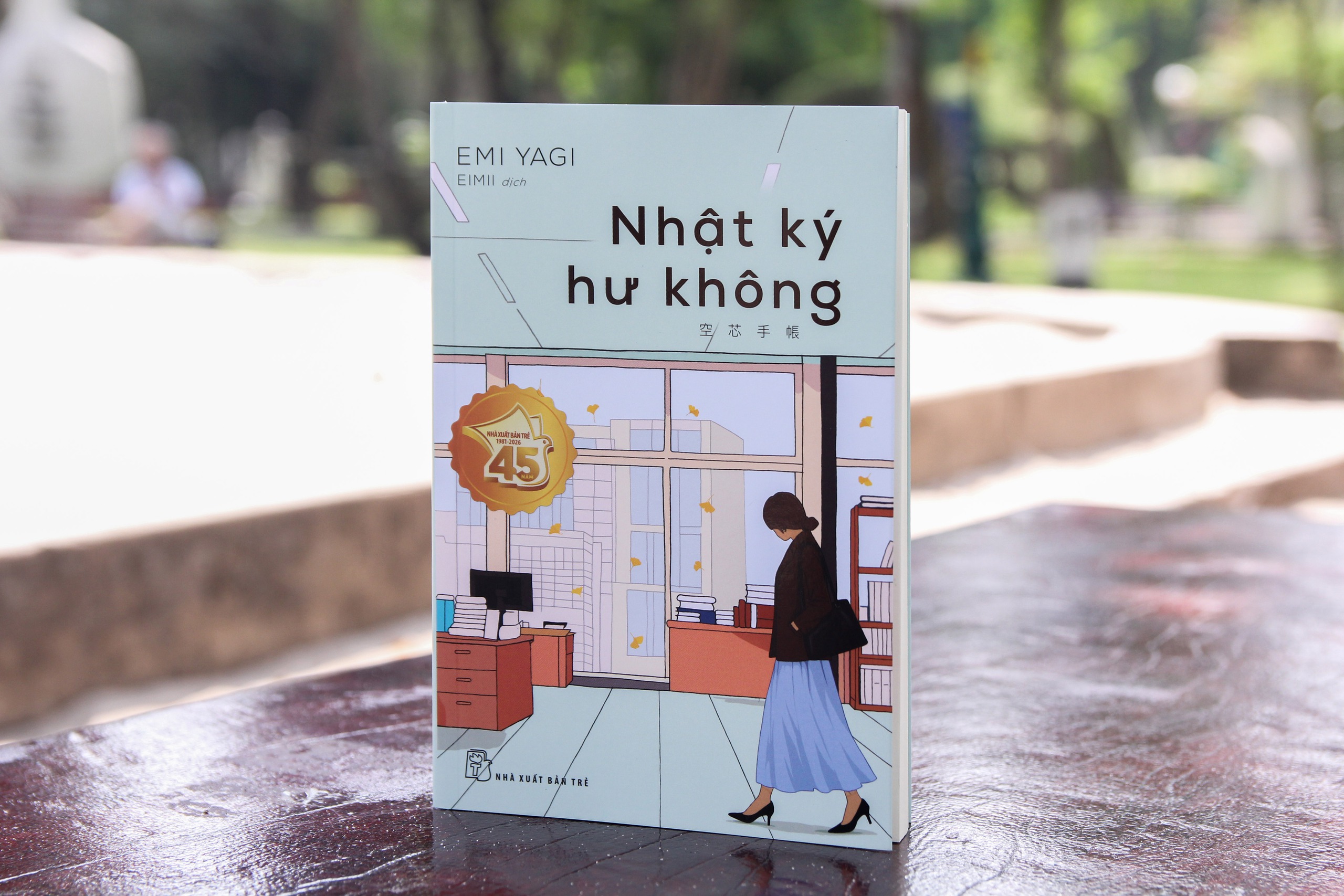 Nuôi một em bé hư không - Ảnh 1.