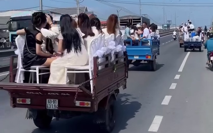 In Vietnam, drivers to be warned for failing to use safety seats for kids from mid-August - Ảnh 1.