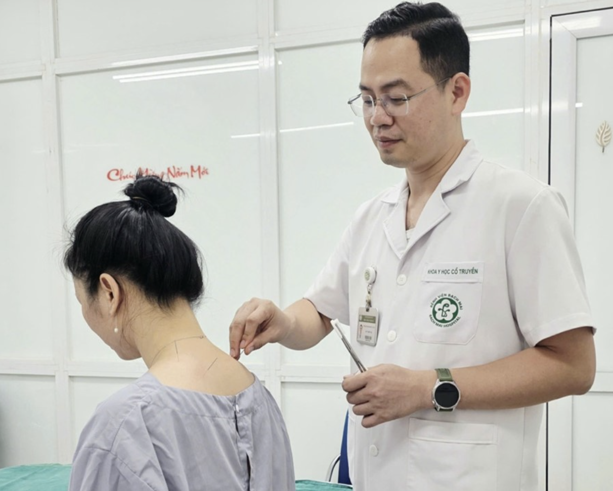 Dân văn phòng khổ sở vì đau cổ vai gáy, có cách nào cải thiện? - Ảnh 1. Dân văn phòng khổ sở vì đau cổ vai gáy, có cách nào cải thiện? - Ảnh 1.