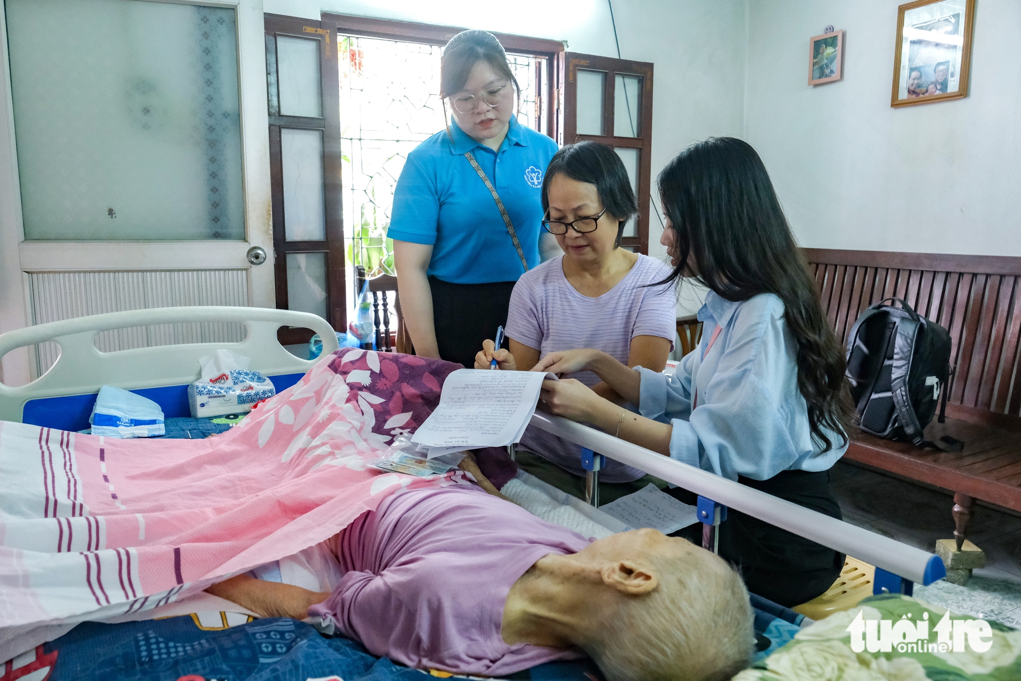 Ủy quyền nhận lương hưu mỗi năm làm lại một lần, người già mong nới thời hạn - Ảnh 3. Ủy quyền nhận lương hưu mỗi năm làm lại một lần, người già mong nới thời hạn - Ảnh 4.