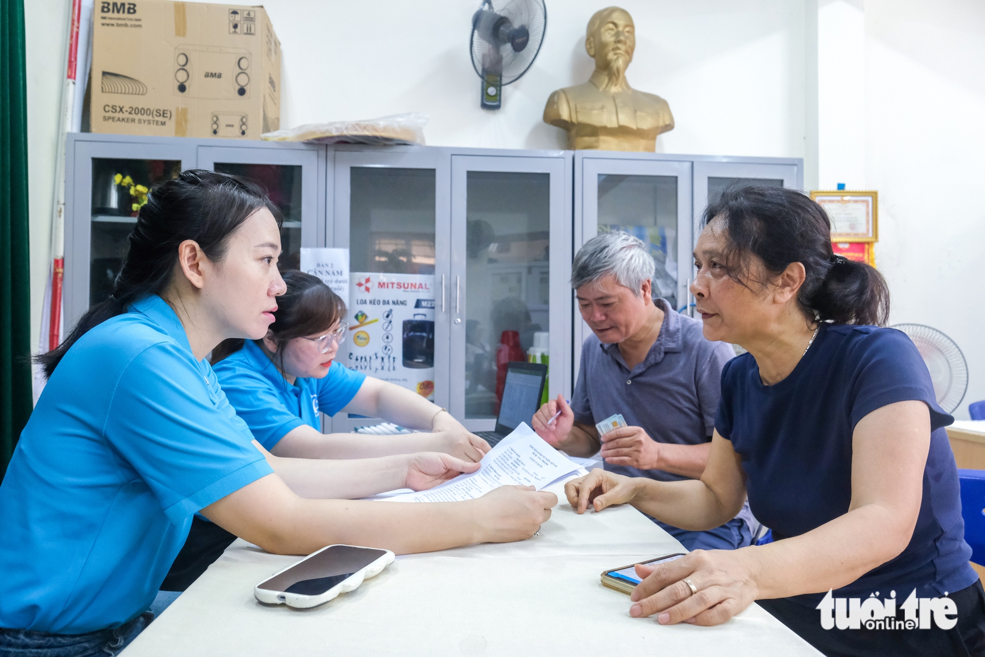 Ủy quyền nhận lương hưu mỗi năm làm lại một lần, người già mong nới thời hạn - Ảnh 4. Ủy quyền nhận lương hưu mỗi năm làm lại một lần, người già mong nới thời hạn - Ảnh 6.