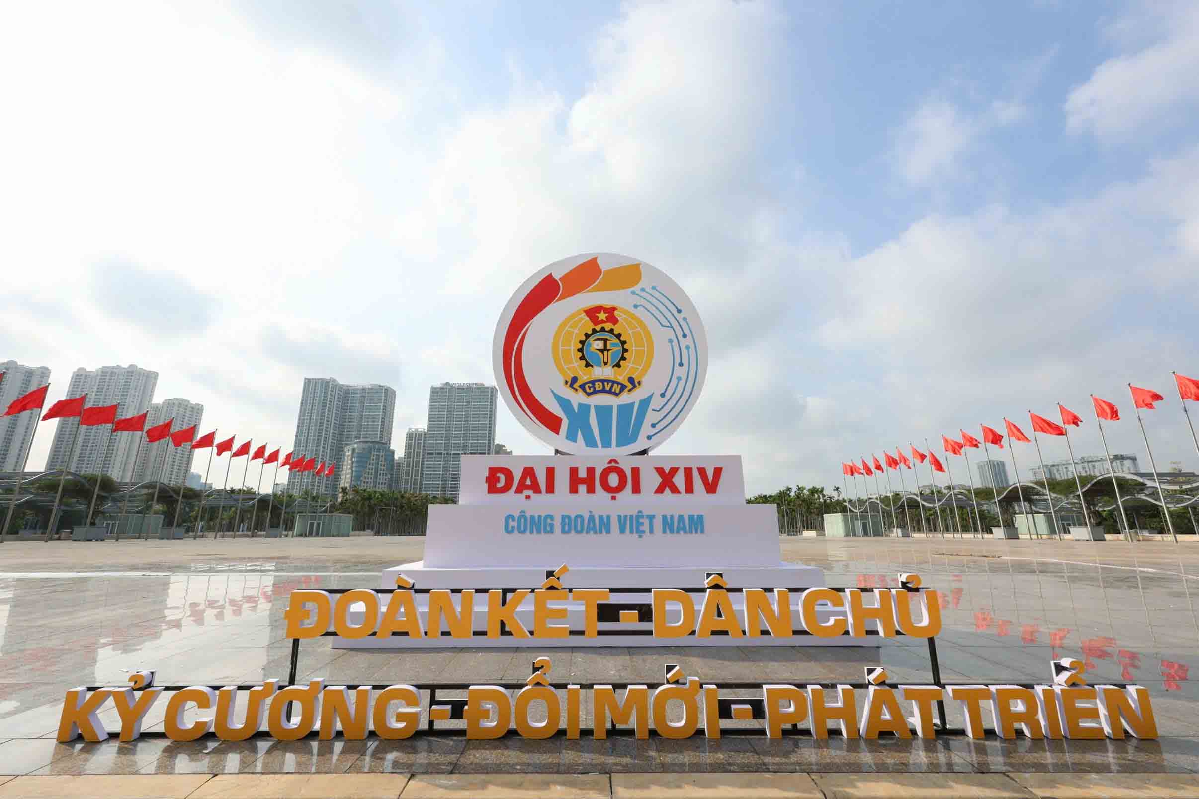 Khai mạc Đại hội XIV Công đoàn Việt Nam, hướng tới đột phá chăm lo gần 10 triệu đoàn viên - Ảnh 1.