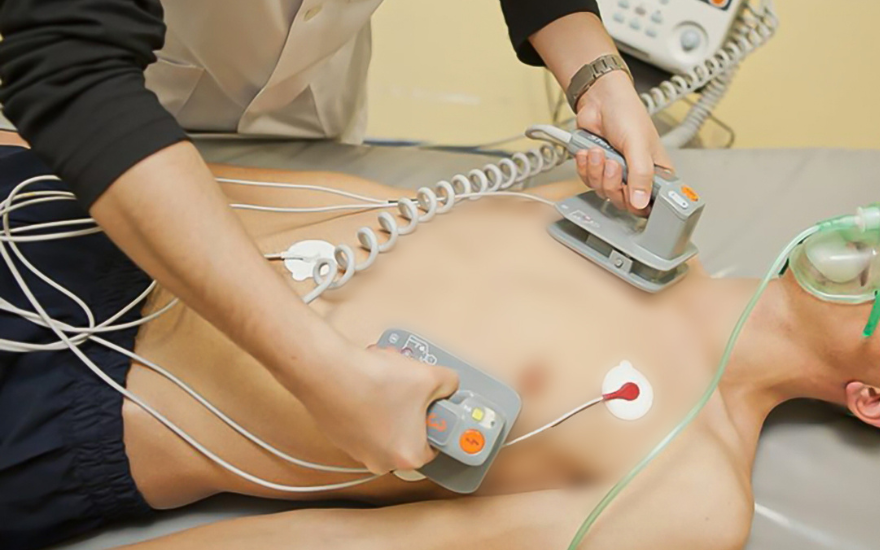 Sốc điện chuyển nhịp tim giúp người bệnh thoát khỏi nguy cơ đột quỵ - Ảnh 3.