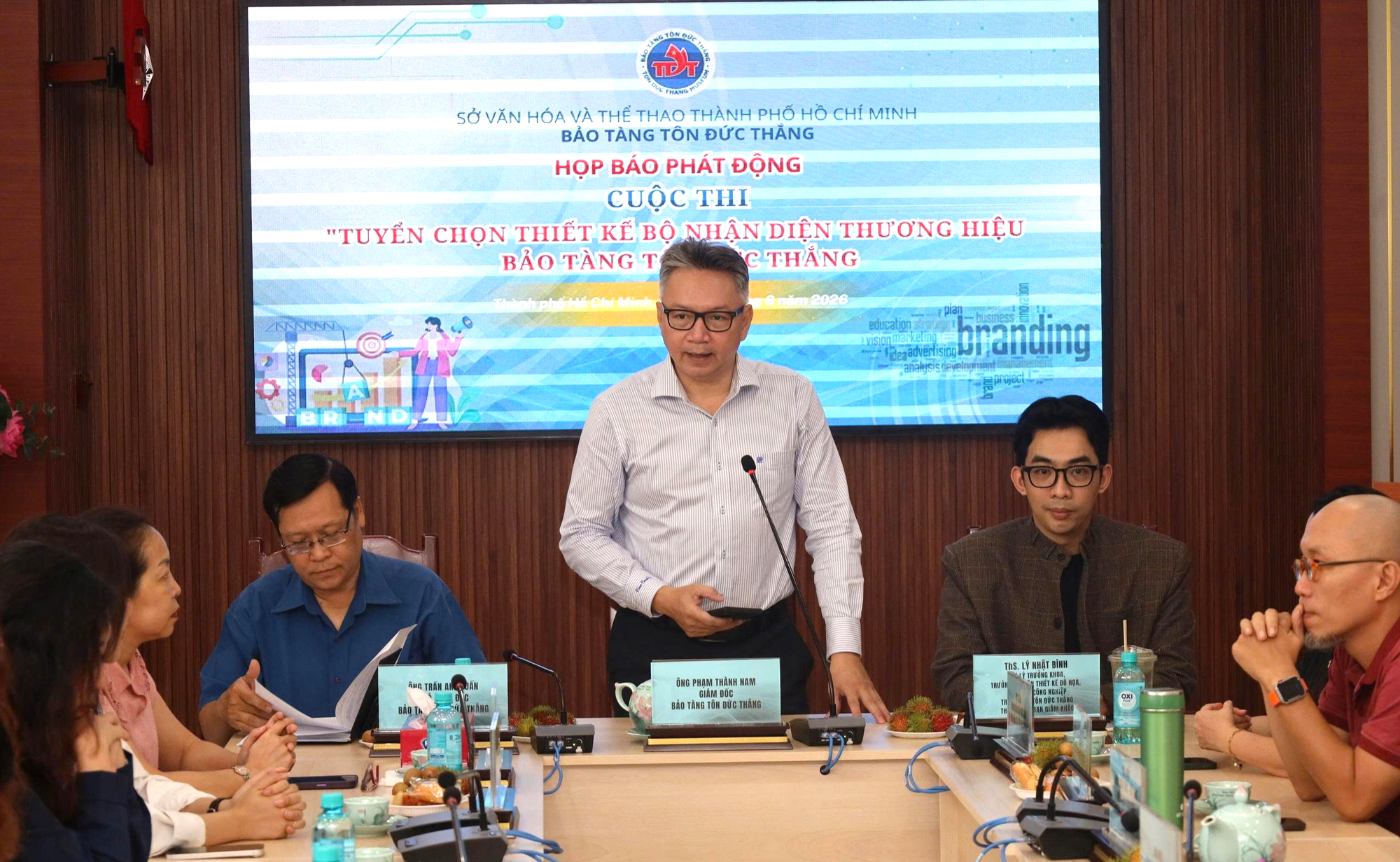 Thi thiết kế logo Bảo tàng Tôn Đức Thắng: Được dùng AI nhưng phải tự sáng tạo - Ảnh 2.