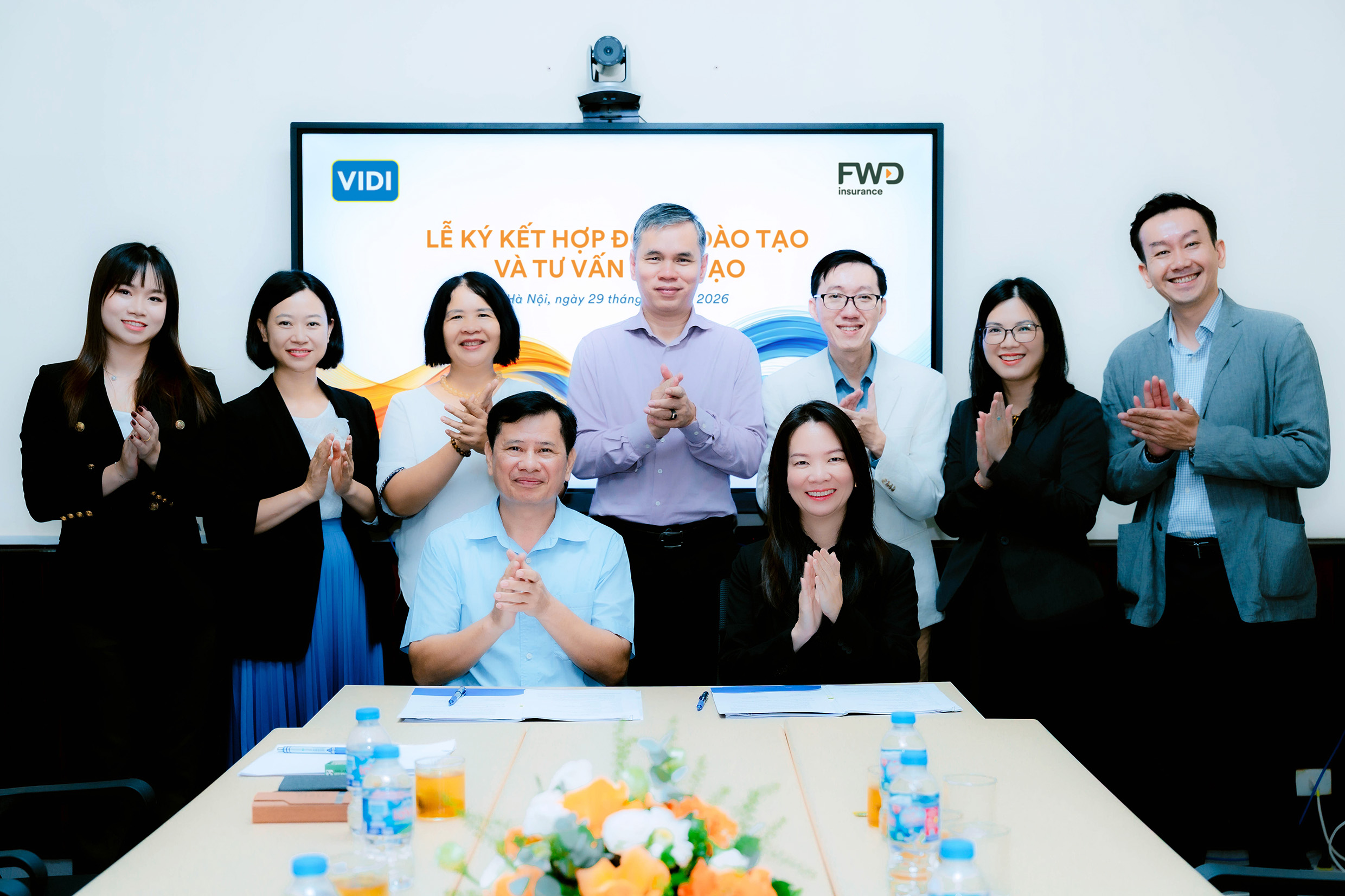 FWD hợp tác VIDI chuẩn hóa đào tạo đội ngũ tư vấn bảo hiểm - Ảnh 1.