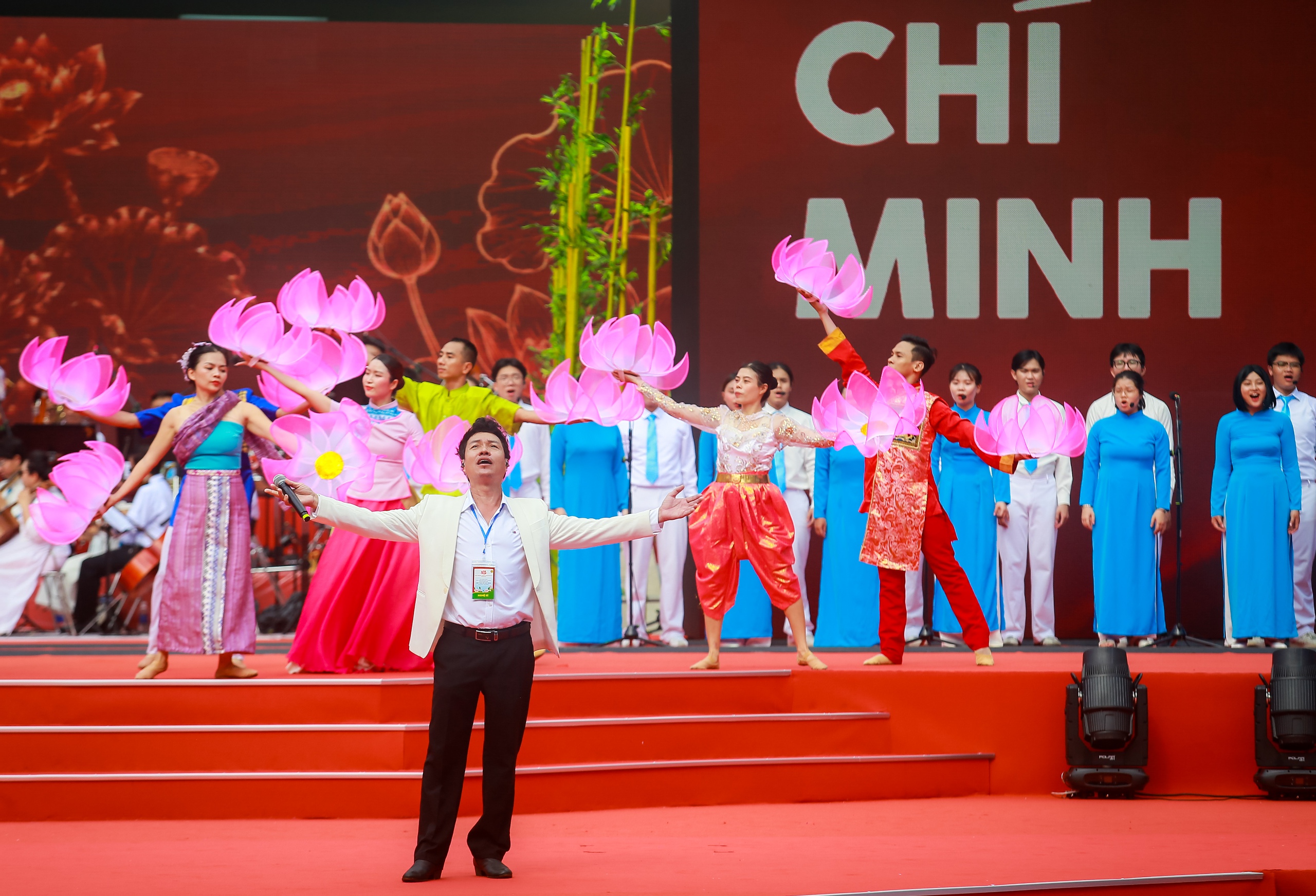 TP.HCM tổng duyệt lễ kỷ niệm 50 năm thành phố vinh dự mang tên Bác - Ảnh 5.