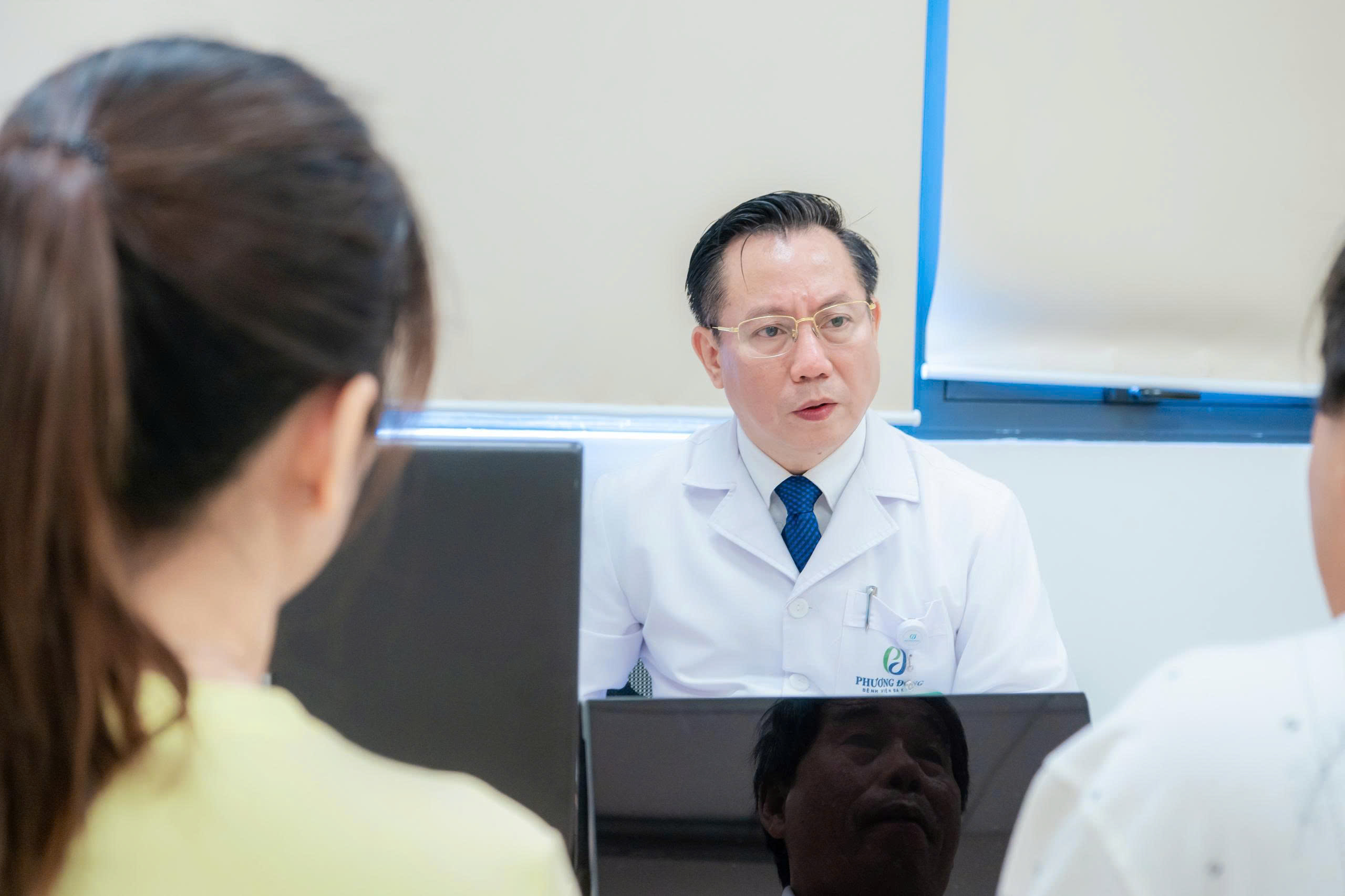 Chuyện bác sĩ thời đại số: Từ bàn mổ bước ra mạng xã hội - Ảnh 2.